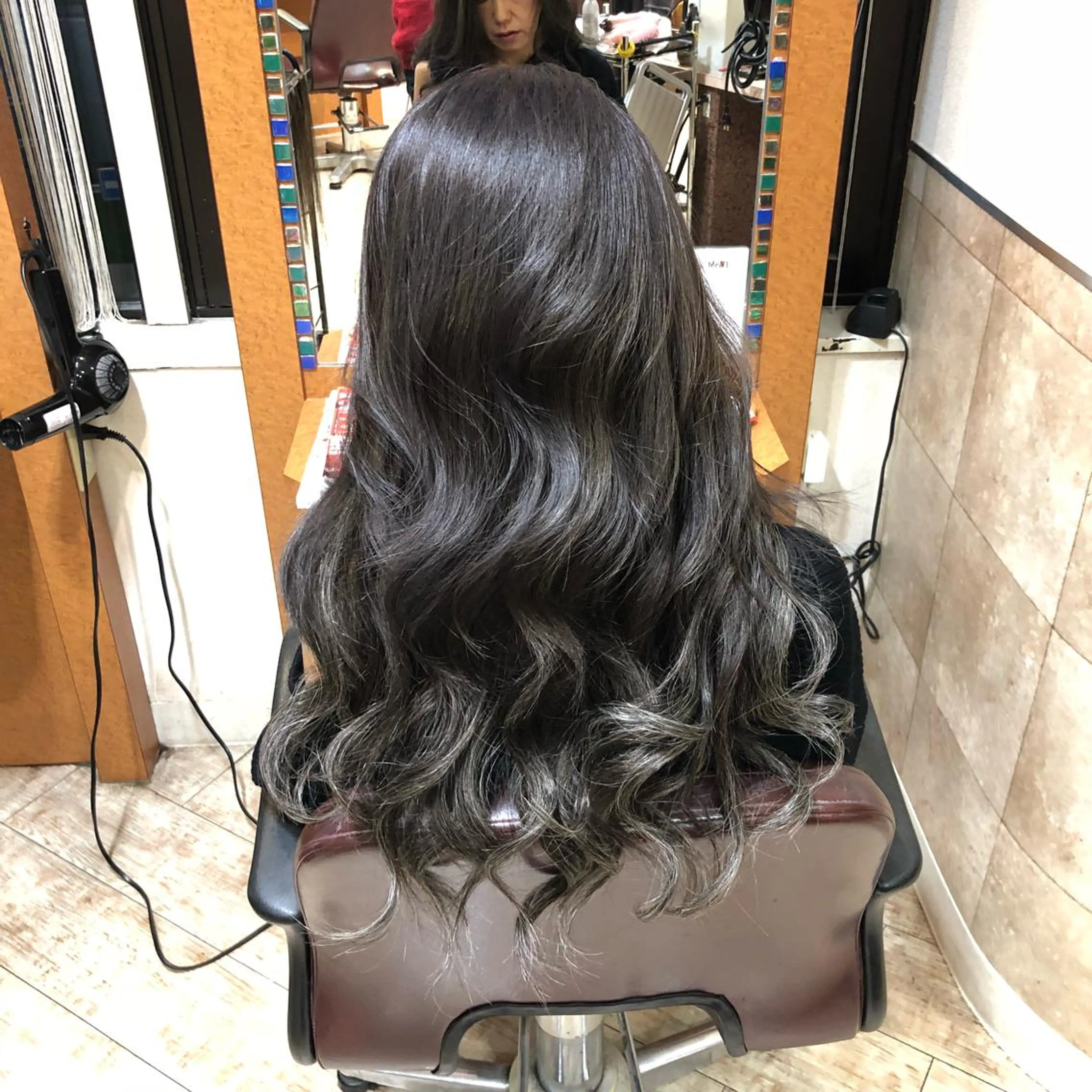 ロング カラー アッシュ ダークアッシュ グラデーションカラー 100%髪質改善特化 TRUNSのヘアスタイル