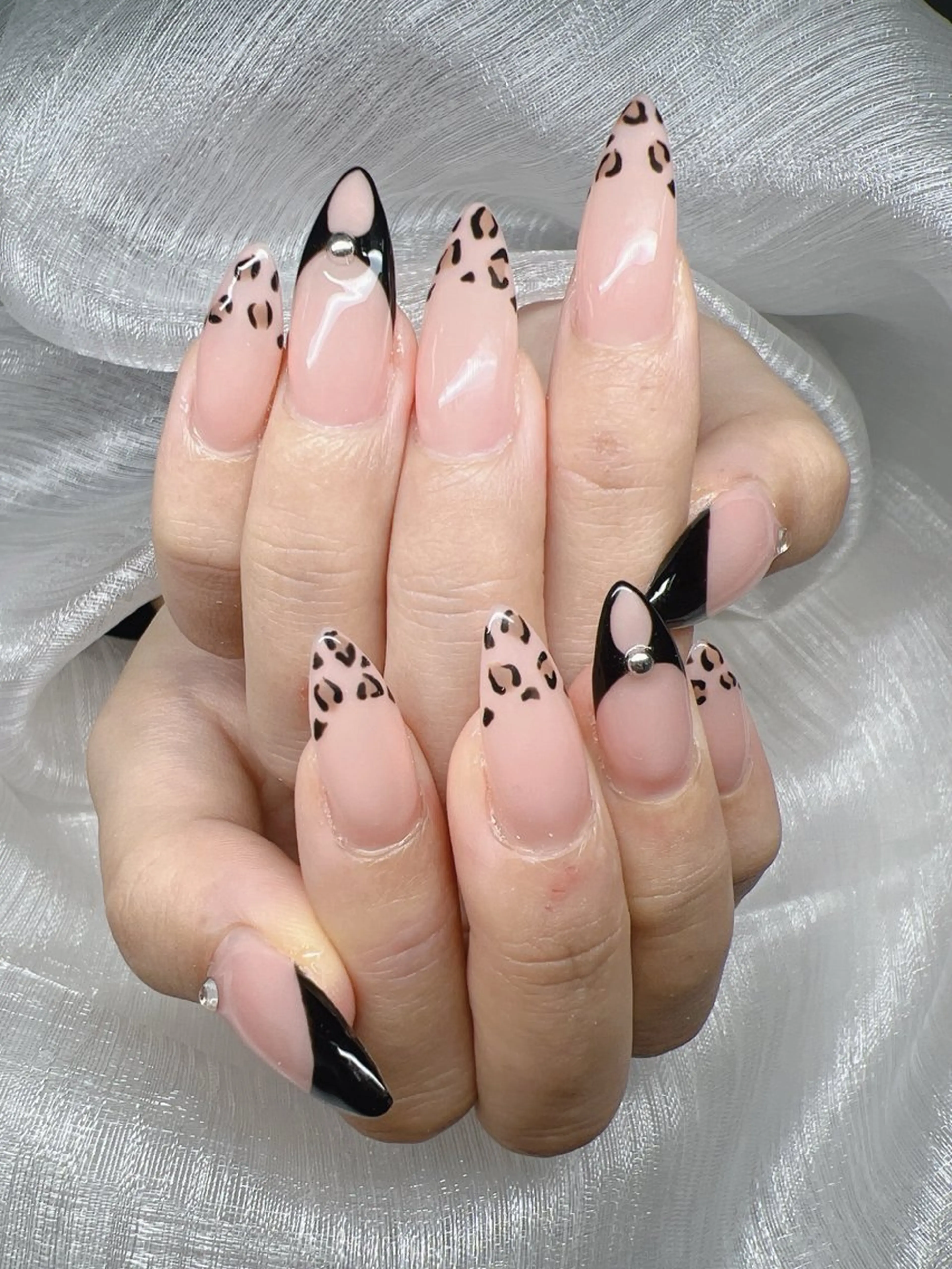ネイル 長さ出し グラデーション 卒業式 キラキラネイル マグネットネイル ハンドネイル Lee Nails チップ長さだし専門店のネイルデザイン