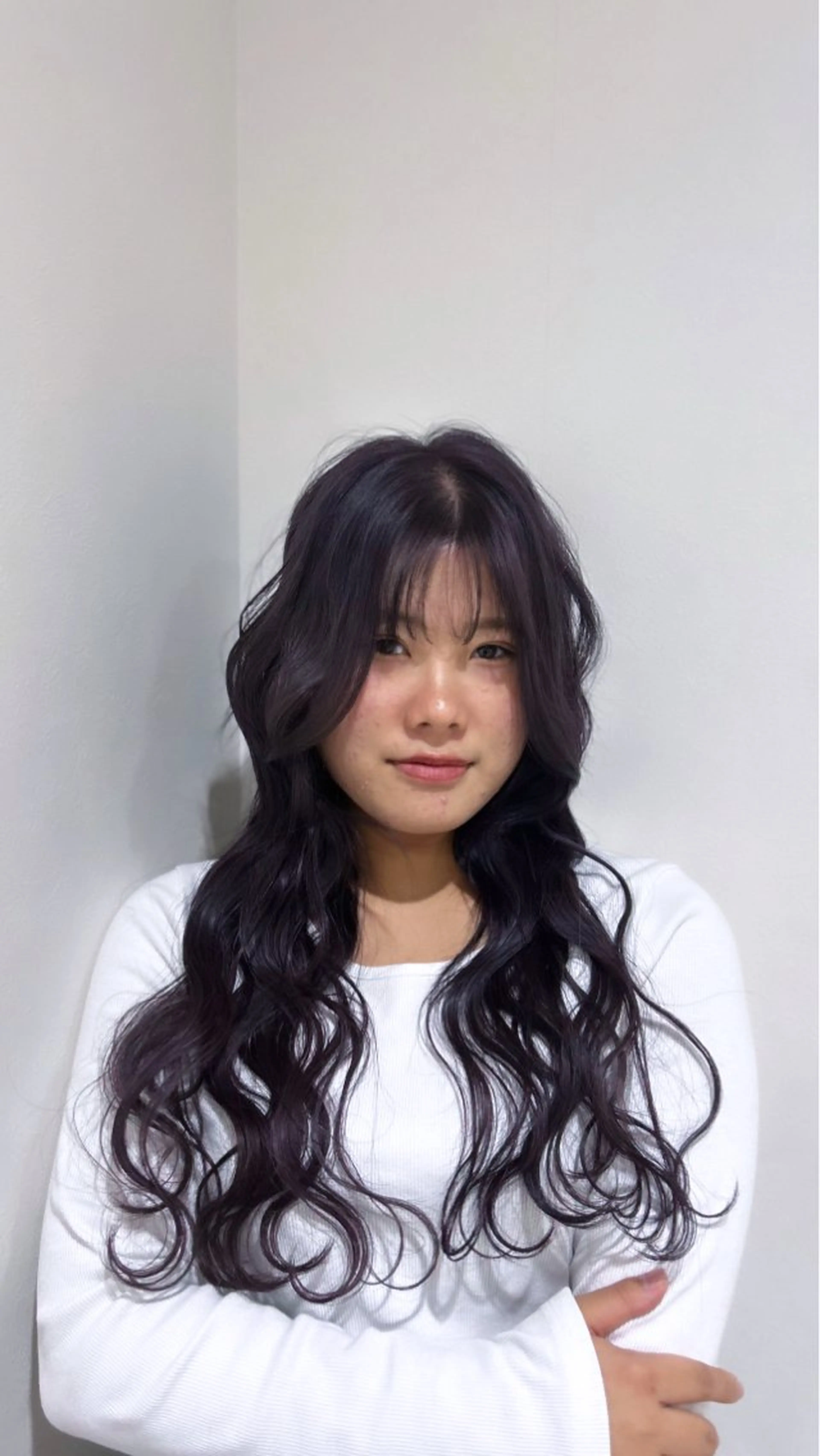 ロング カラー ブリーチ 透明感カラー 赤堀 凪咲のヘアスタイル