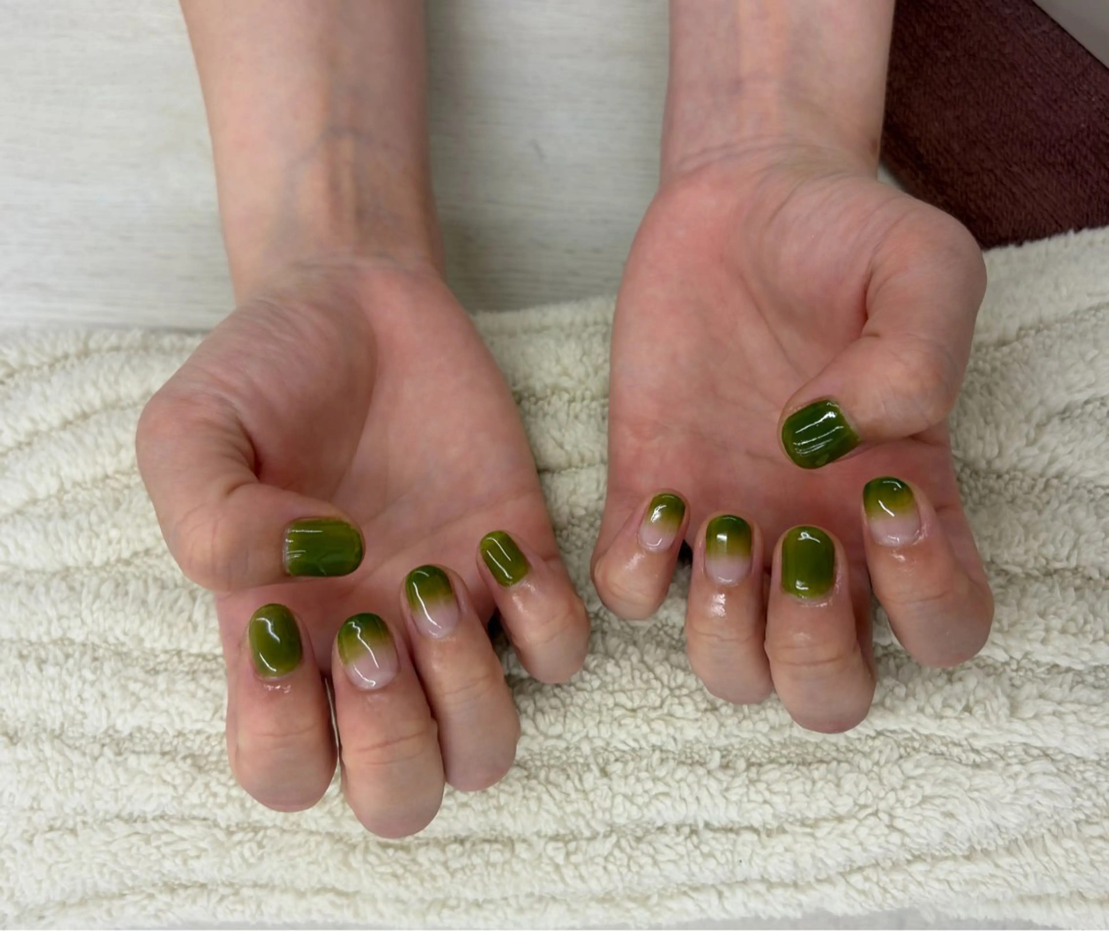 ネイル グラデーション グリーン ワンカラーネイル ネイルサヴォイ本厚木 ⭐️あんりのネイルデザイン