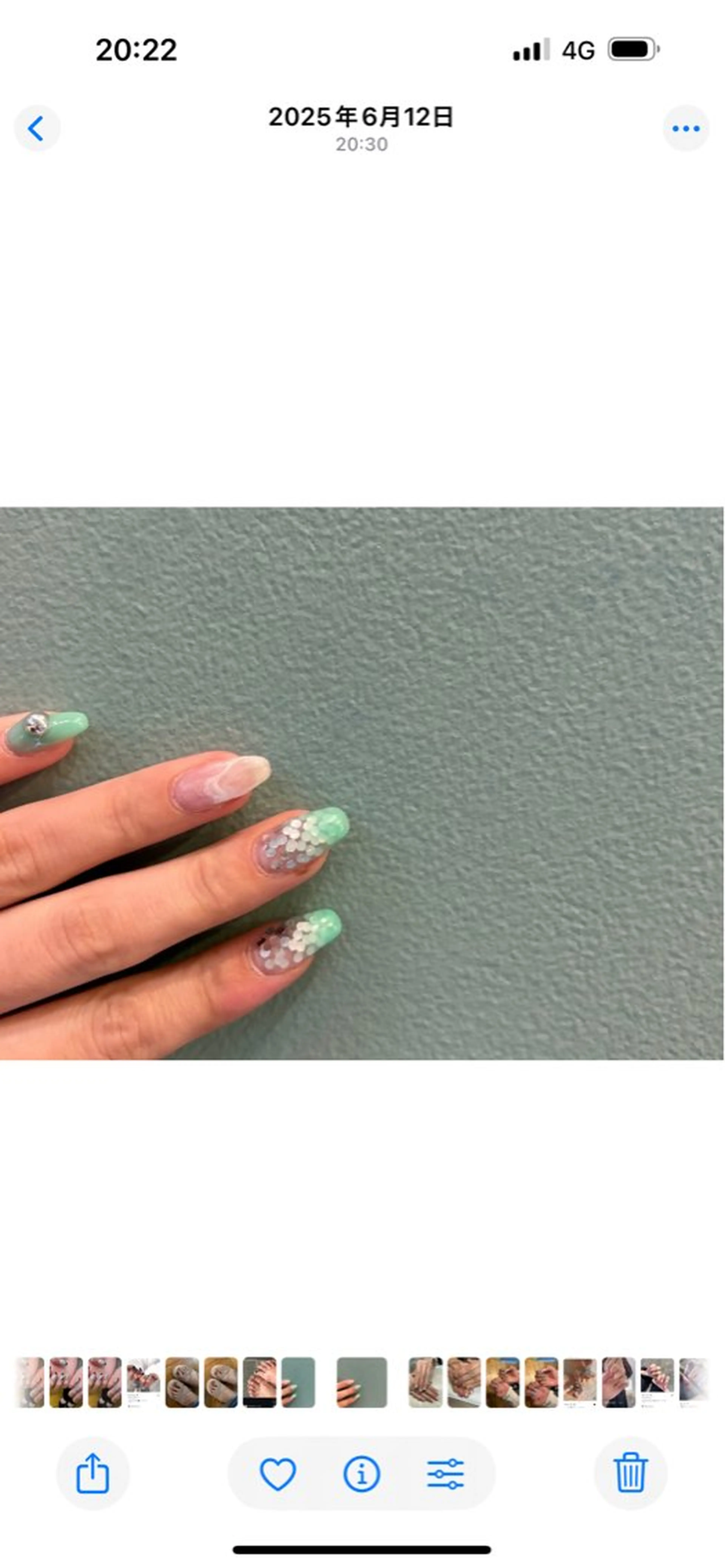 ネイル オーロラネイル グリーン ホログラムネイル ニュアンスネイル ピスタチオネイル ハンドネイル 矢場町3分Mai🎨 似合わせカラー調合のネイルデザイン