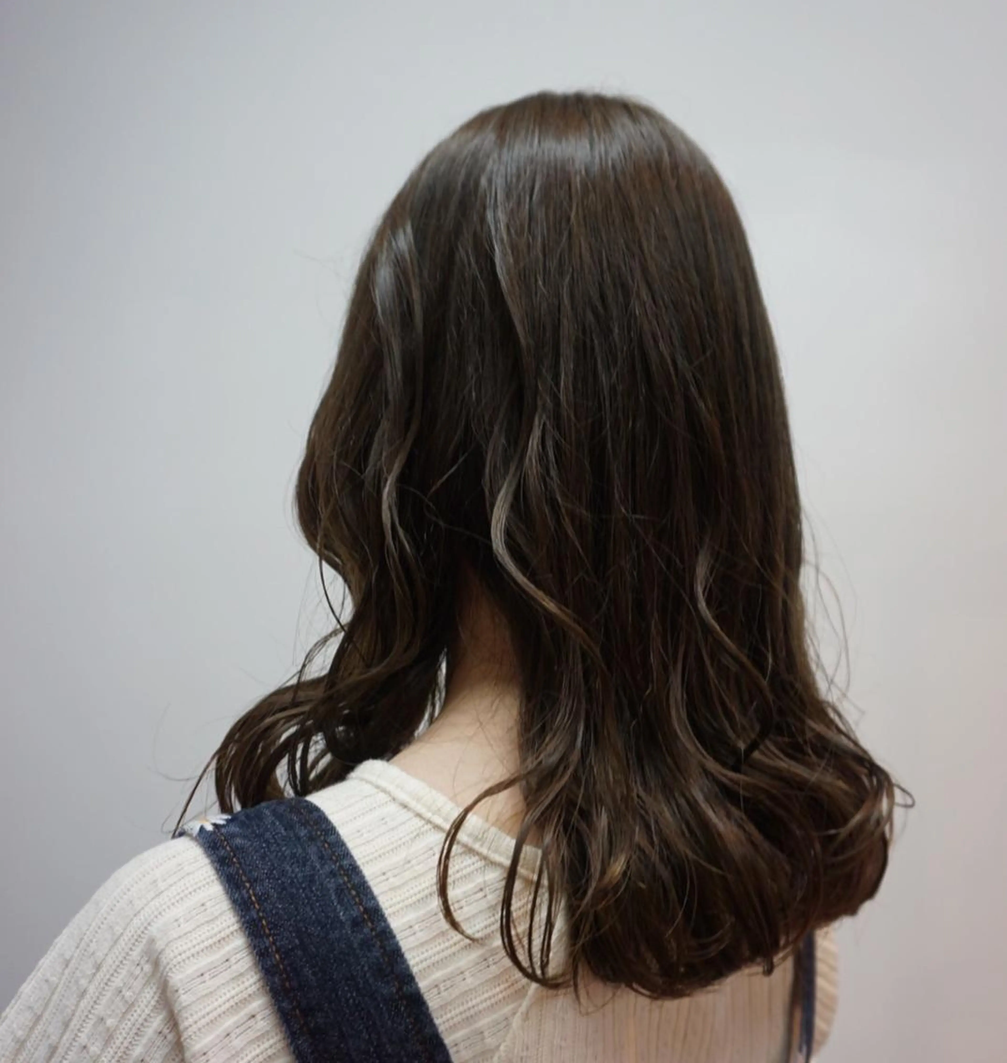 ロング カラー オリーブカラー ロング 安岡美咲✂︎ 艶カラー/髪質改善のヘアスタイル