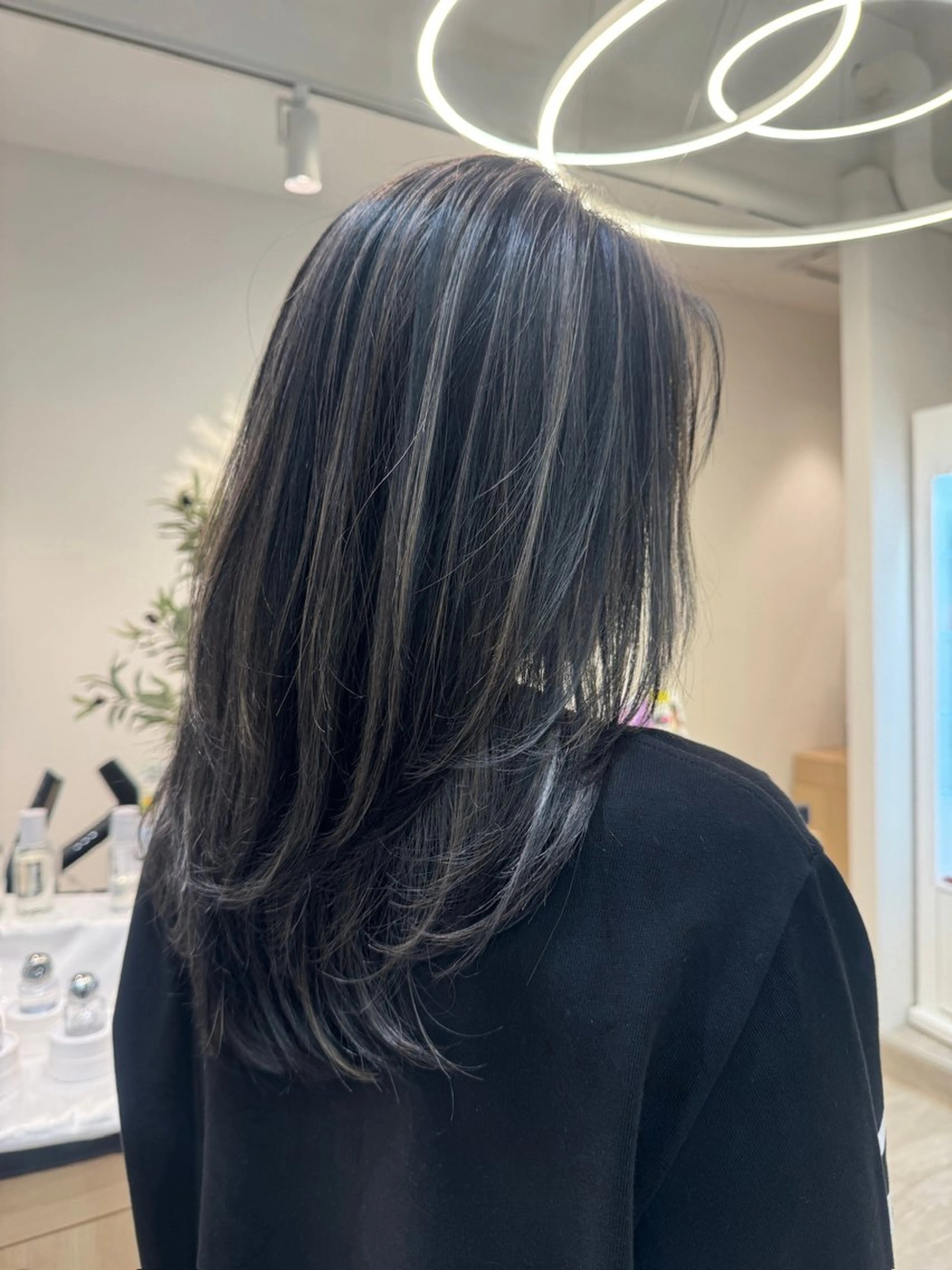 セミロング カラー 透明感カラー グレージュ ハイライトカラー ハイライト レイヤーカット カット ヘアカラー 竹井俊介/ブリーチ /レイヤーカットのヘアスタイル