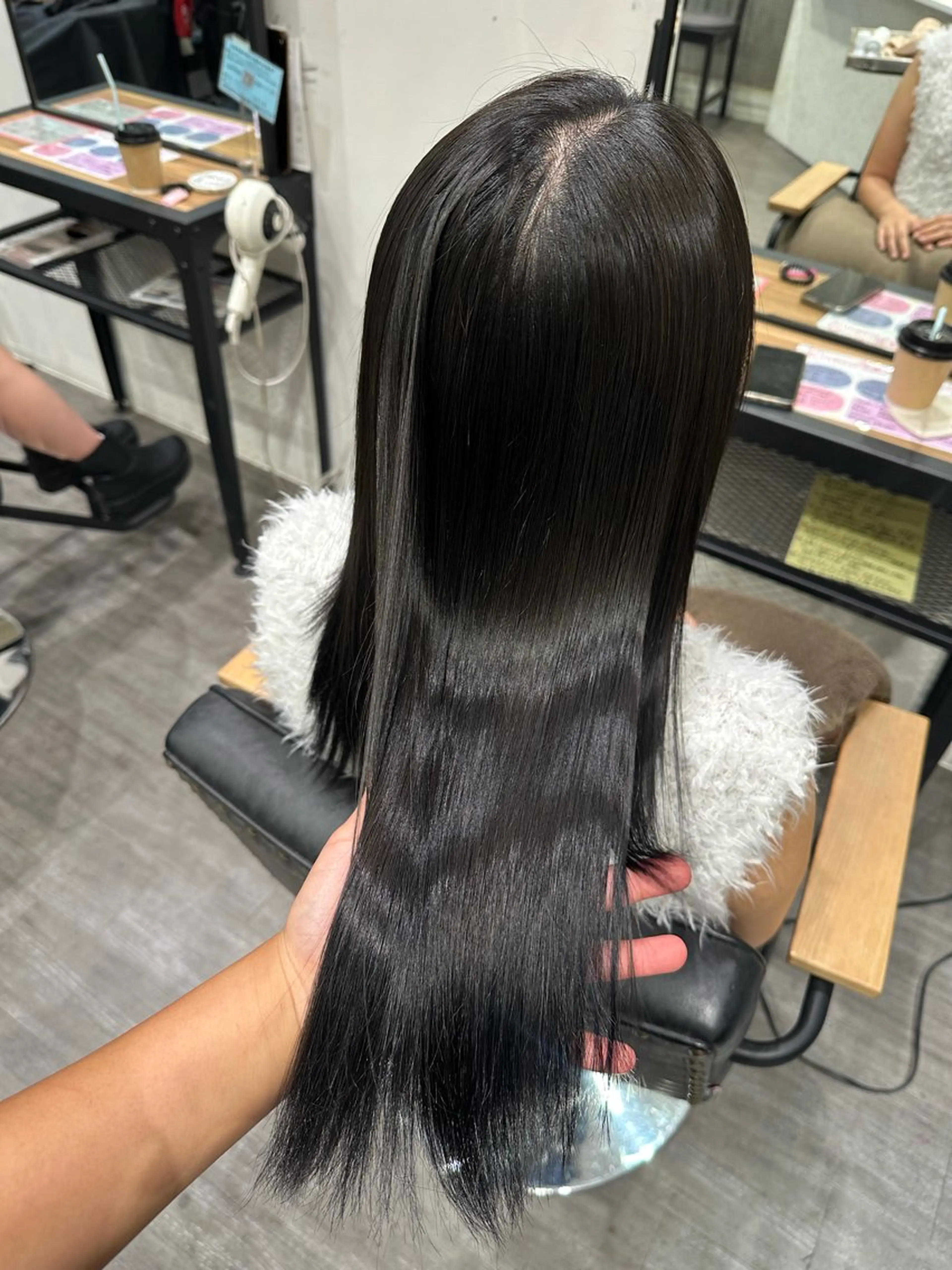 セミロング カラー ブラウンカラー ダークブラウン 艶髪レイヤー上田 紗也🇰🇷💗のヘアスタイル