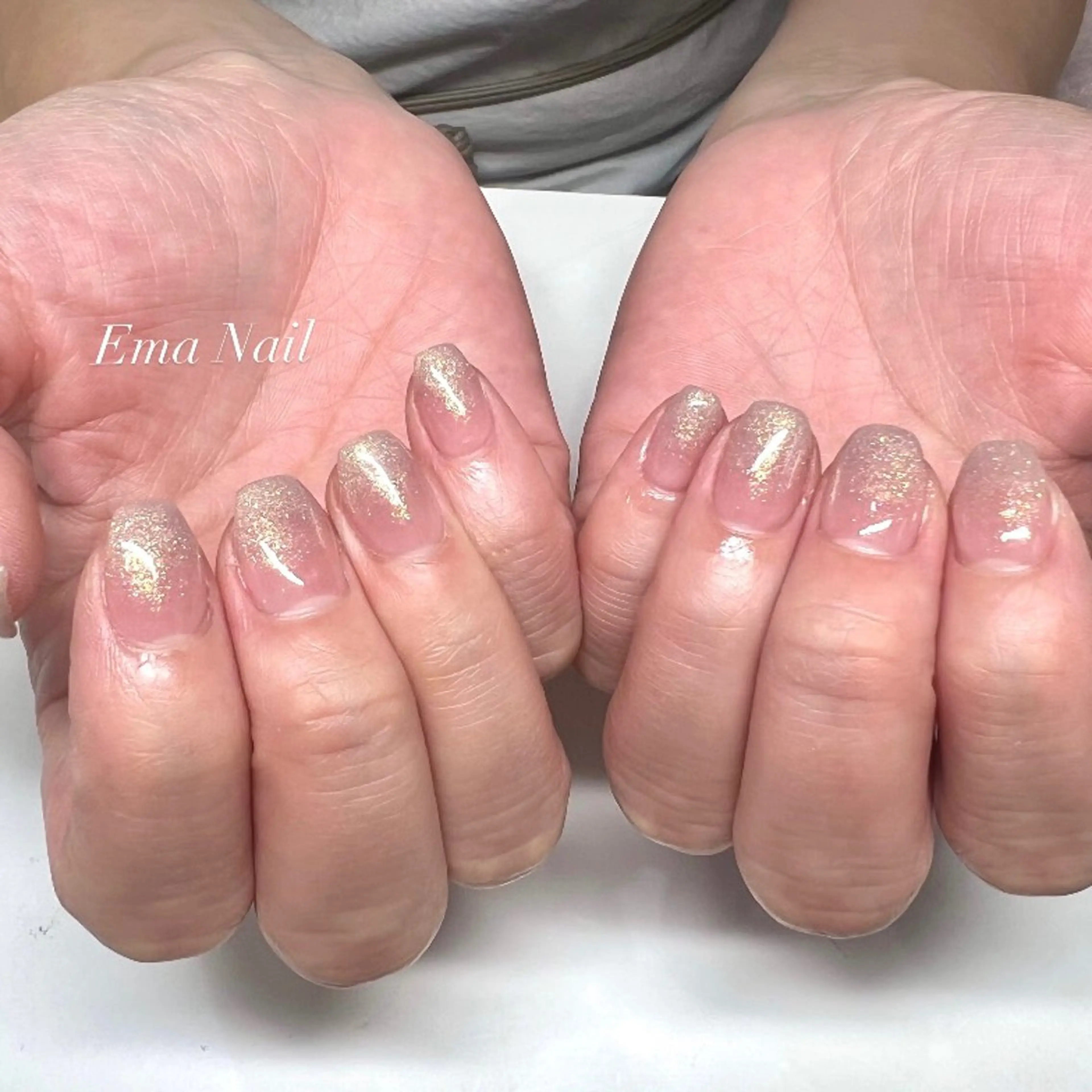 グラデーション🤍(オフ込み)の写真