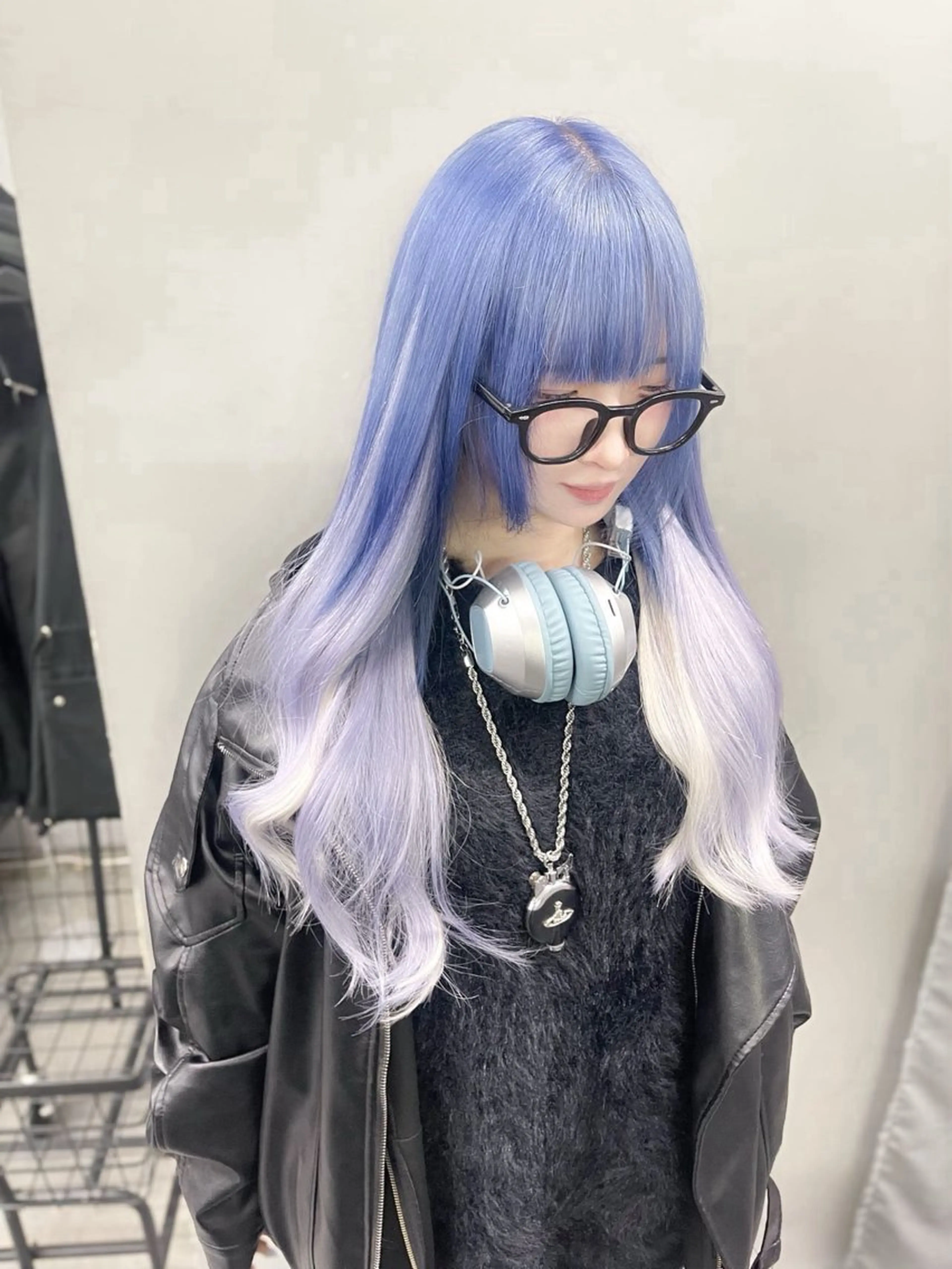 ロング ヘアカラー エクステ 紺エクステ デザインカラーのヘアスタイル