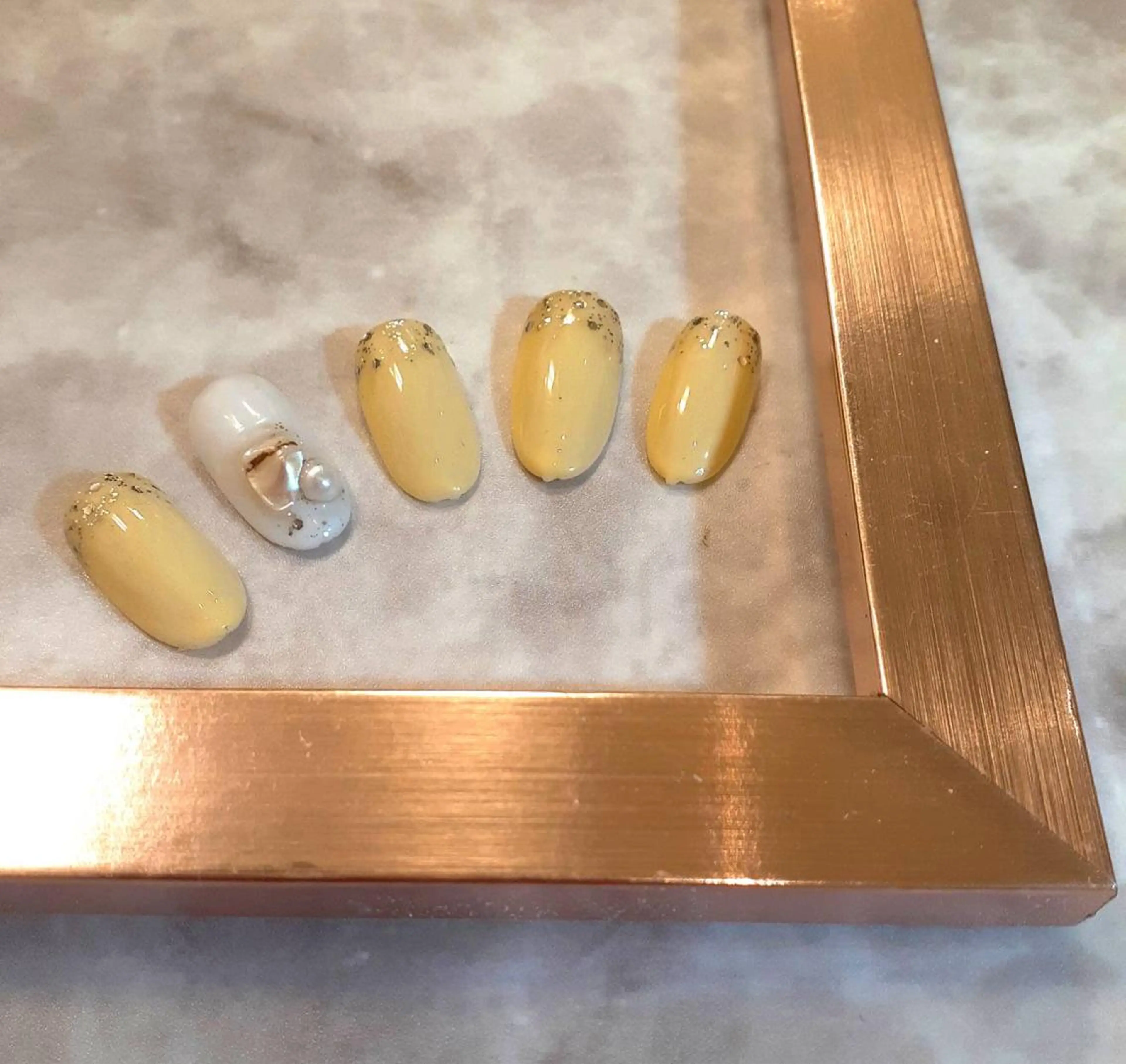 ミディアム ネイル Liora所属・nail mnのネイルデザイン