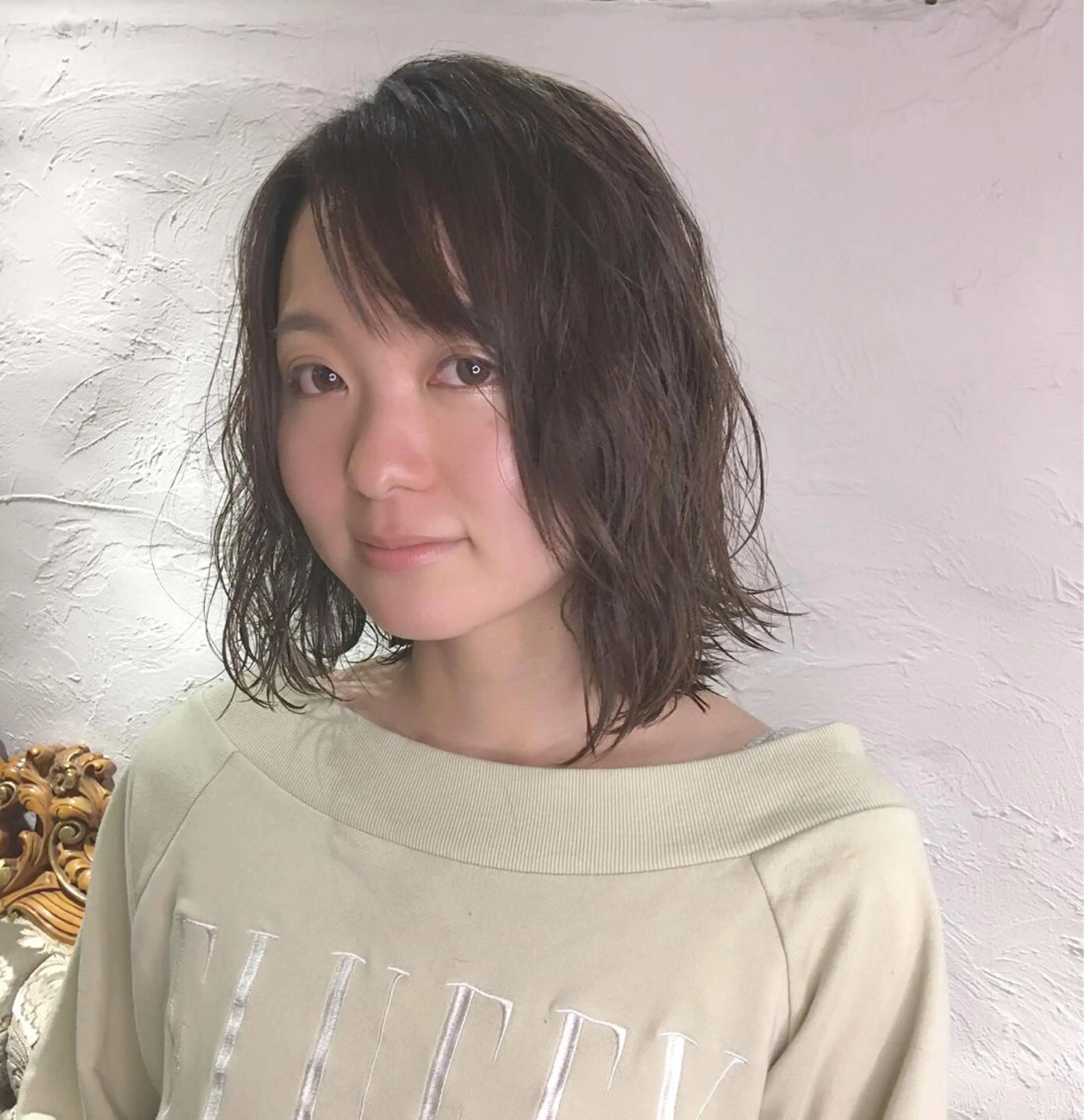 ミディアム カラー パーマ ヘアアレンジ ミディアムパーマ アッシュ ベージュカラー エグチ アキラのヘアスタイル