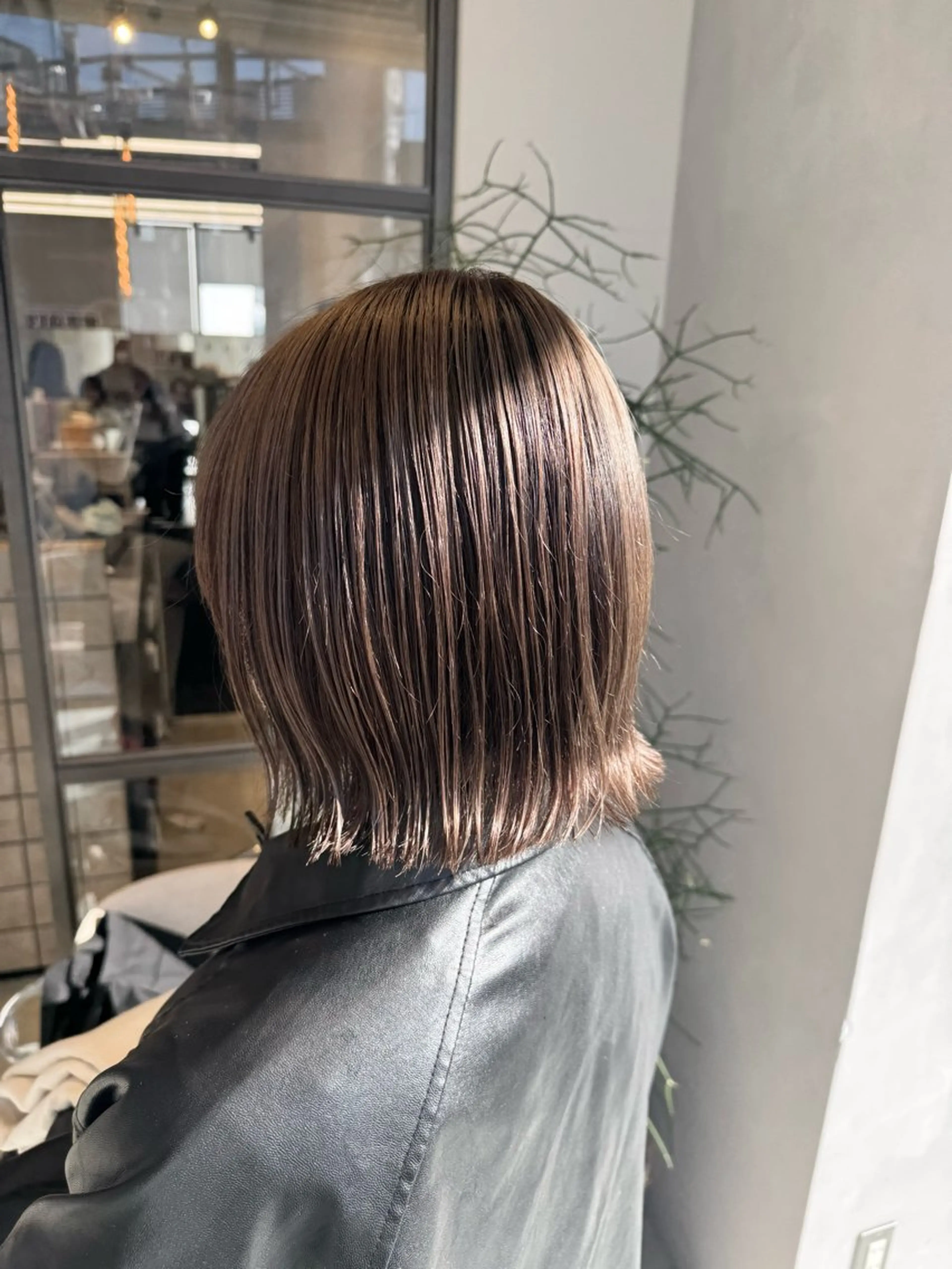 カラー 切りっぱなしボブ ハイライトカラー ボブ カット ヘアカラー トリートメント 透明感カラー✨艶髪 制作🌱山根あゆみのヘアスタイル