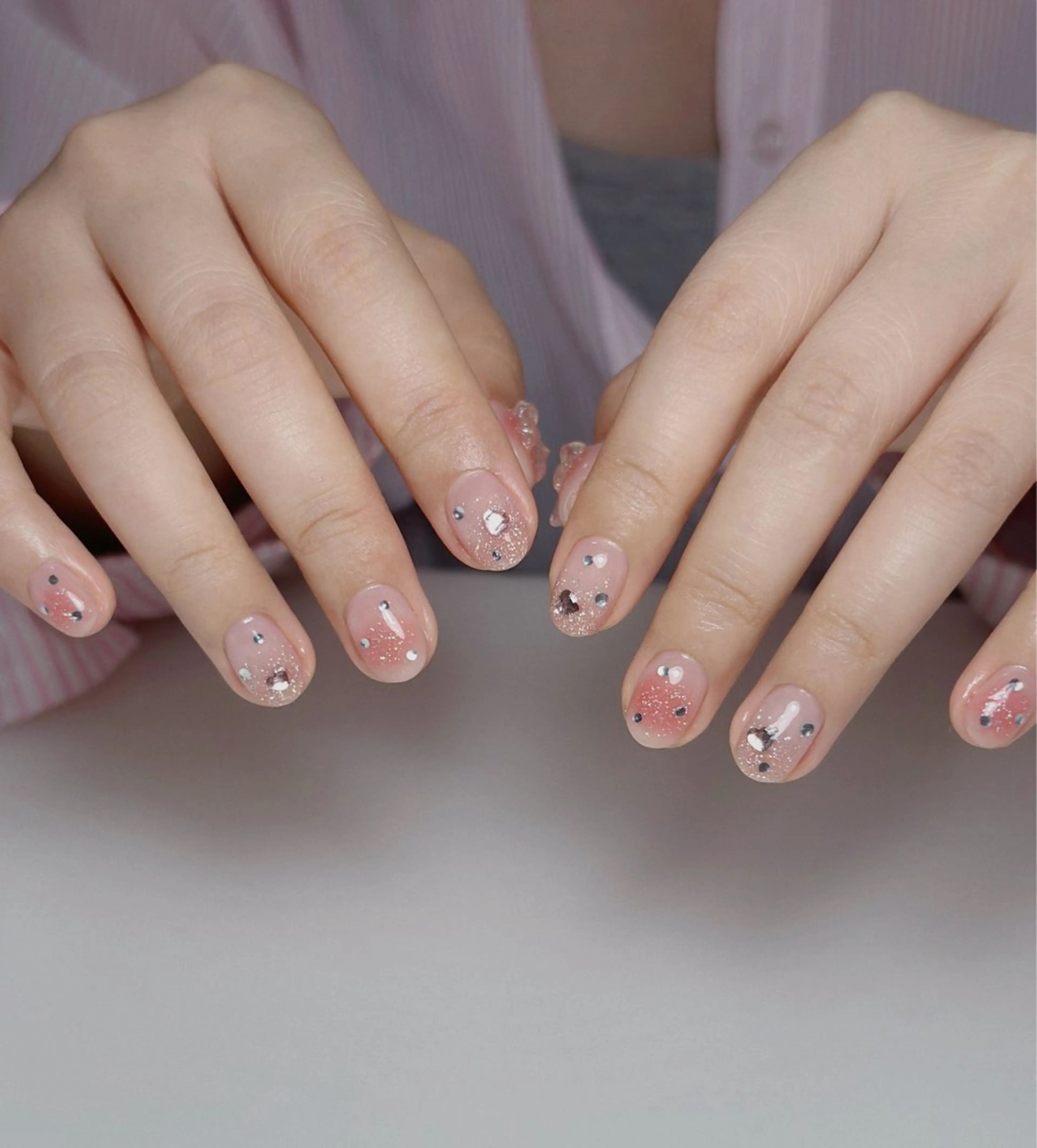 ネイル オーロラネイル 長さ出し フットネイル 韓国ネイル ラメ(グリッター) ハンドネイル 👍thumbs up nail👍のネイルデザイン