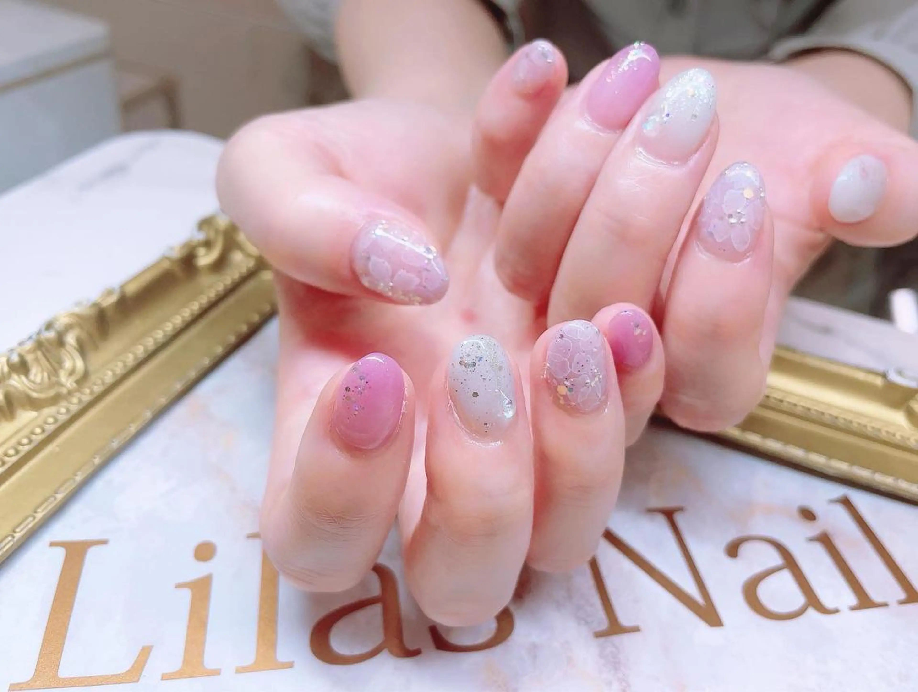 ネイル オーロラネイル ブルー フラワーネイル ジェルネイル グラデーション Lilas Nailのネイルデザイン