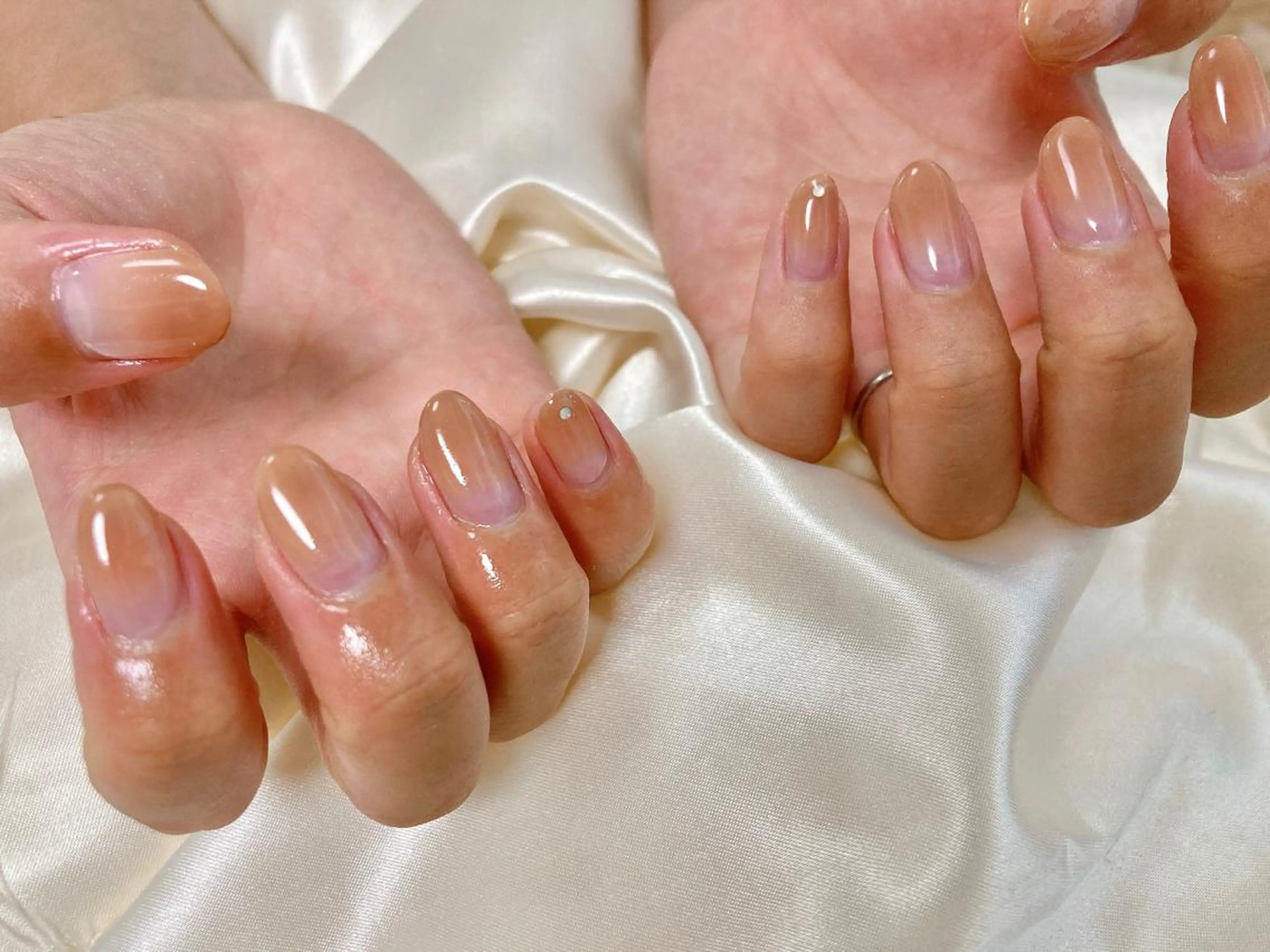 ネイル ストーンネイル mogunail &blowのネイルデザイン