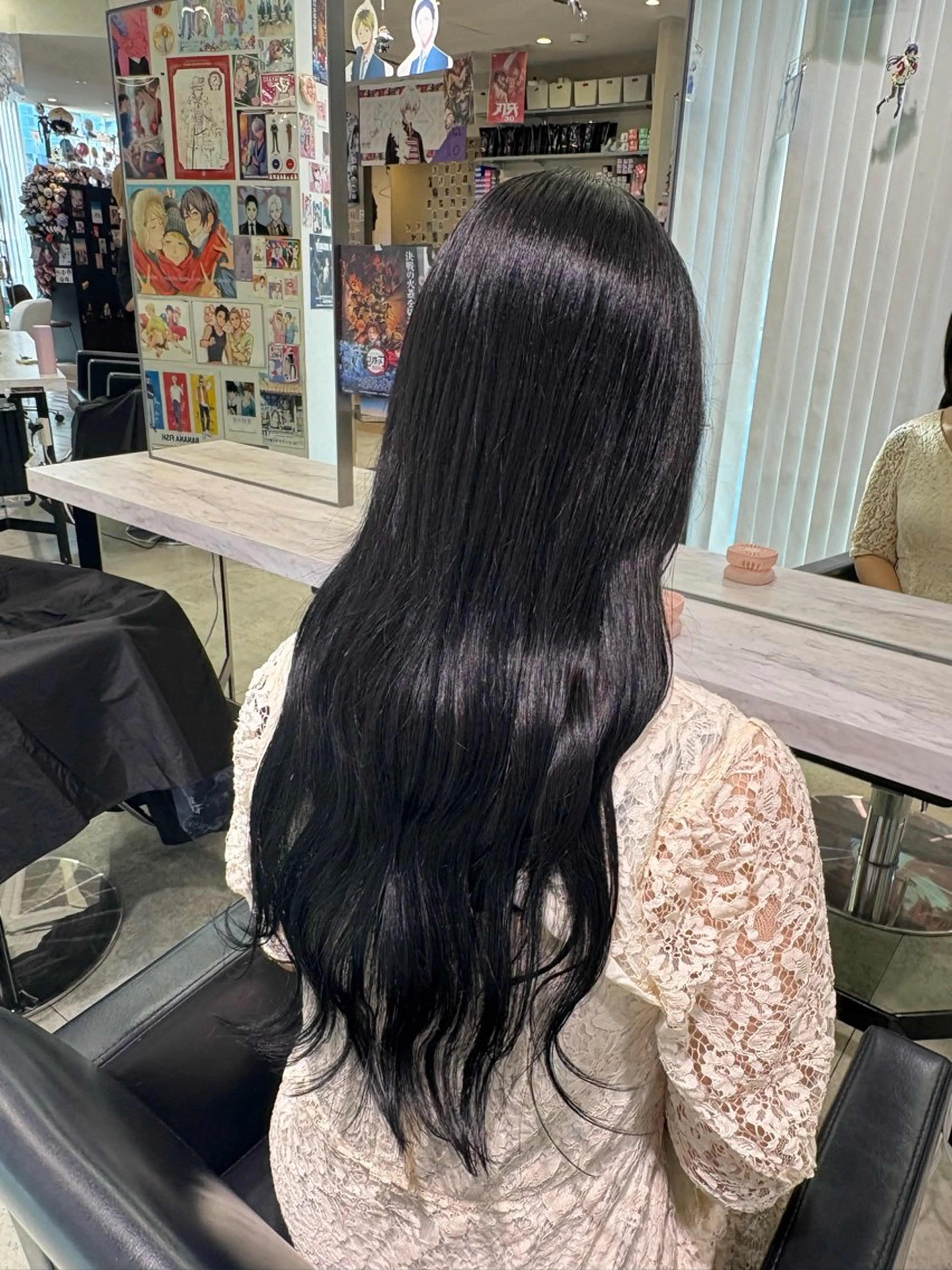 ロング カラー 黒髪 ブリーチ ブルーカラー ブルーブラック 透明感カラー ヘアカラー 推しカラー/ ミクのヘアスタイル