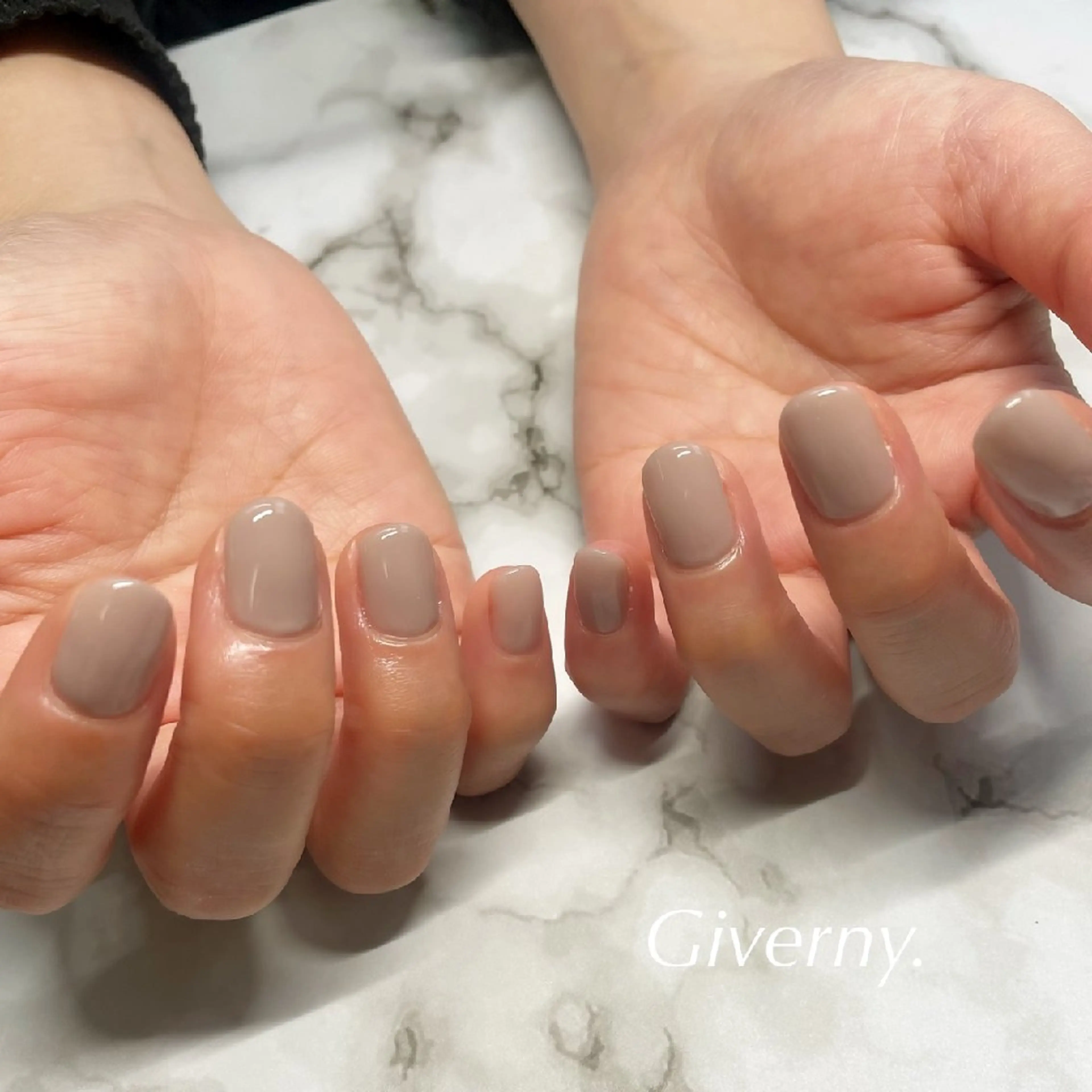 ネイル オフィスネイル ワンカラーネイル シンプルネイル ハンドネイル Giverny .のネイルデザイン