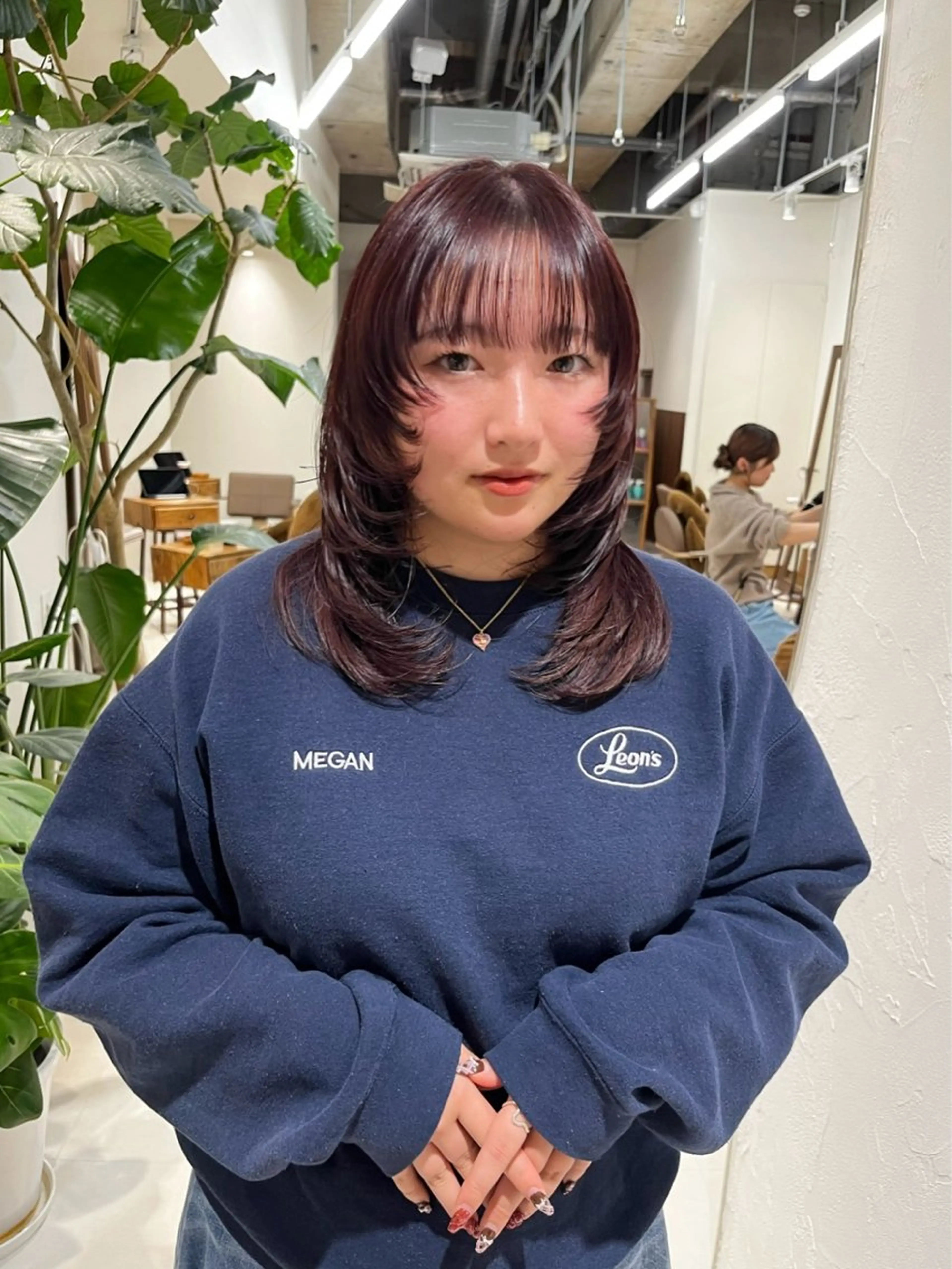 ミディアム カラー ボルドーカラー レイヤーカット カット ヘアカラー トリートメント レイヤーカット/ブラ ウンカラー/河野凜のヘアスタイル