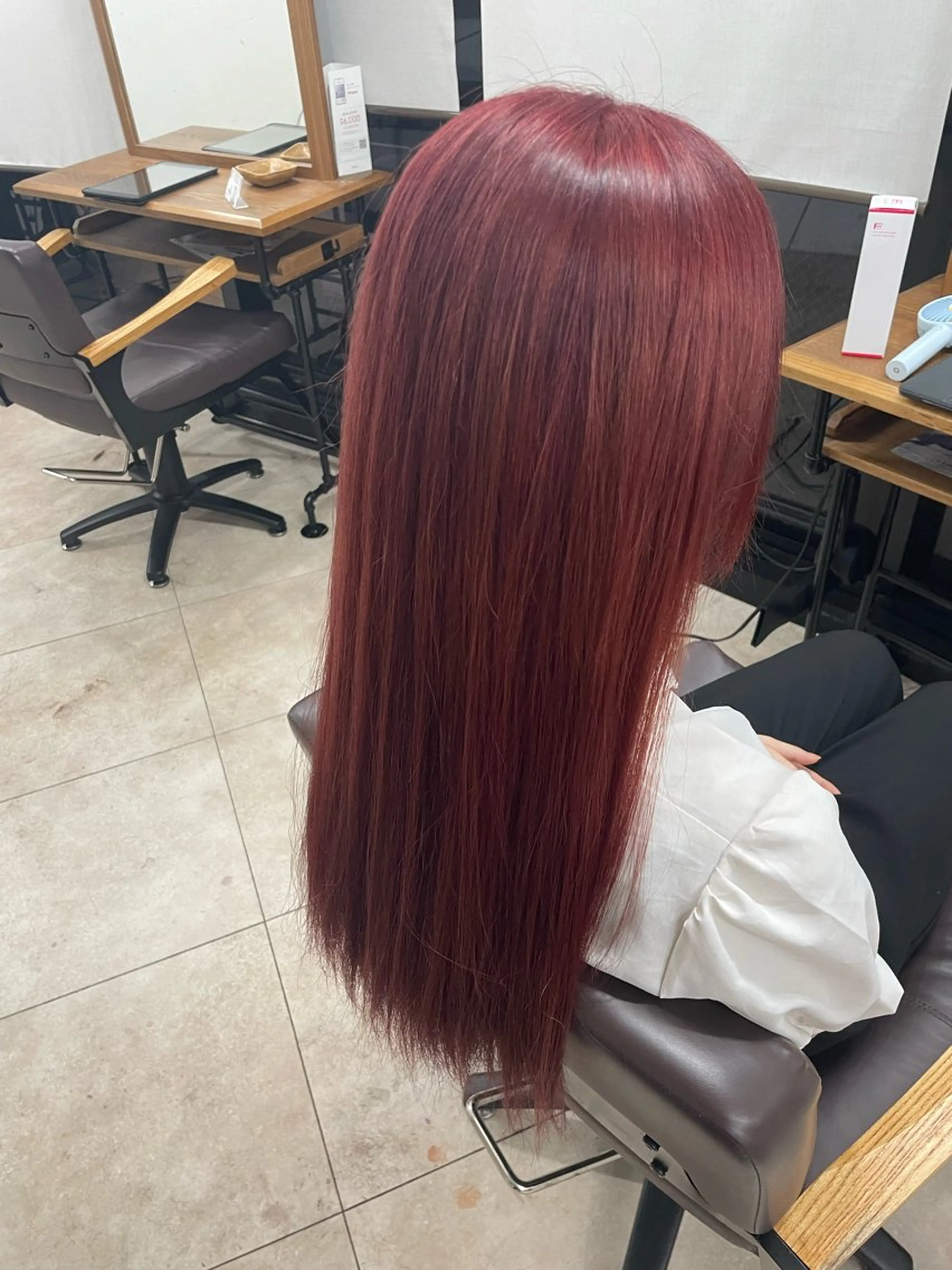 ロング _WHITE 佐伯 碧のヘアスタイル