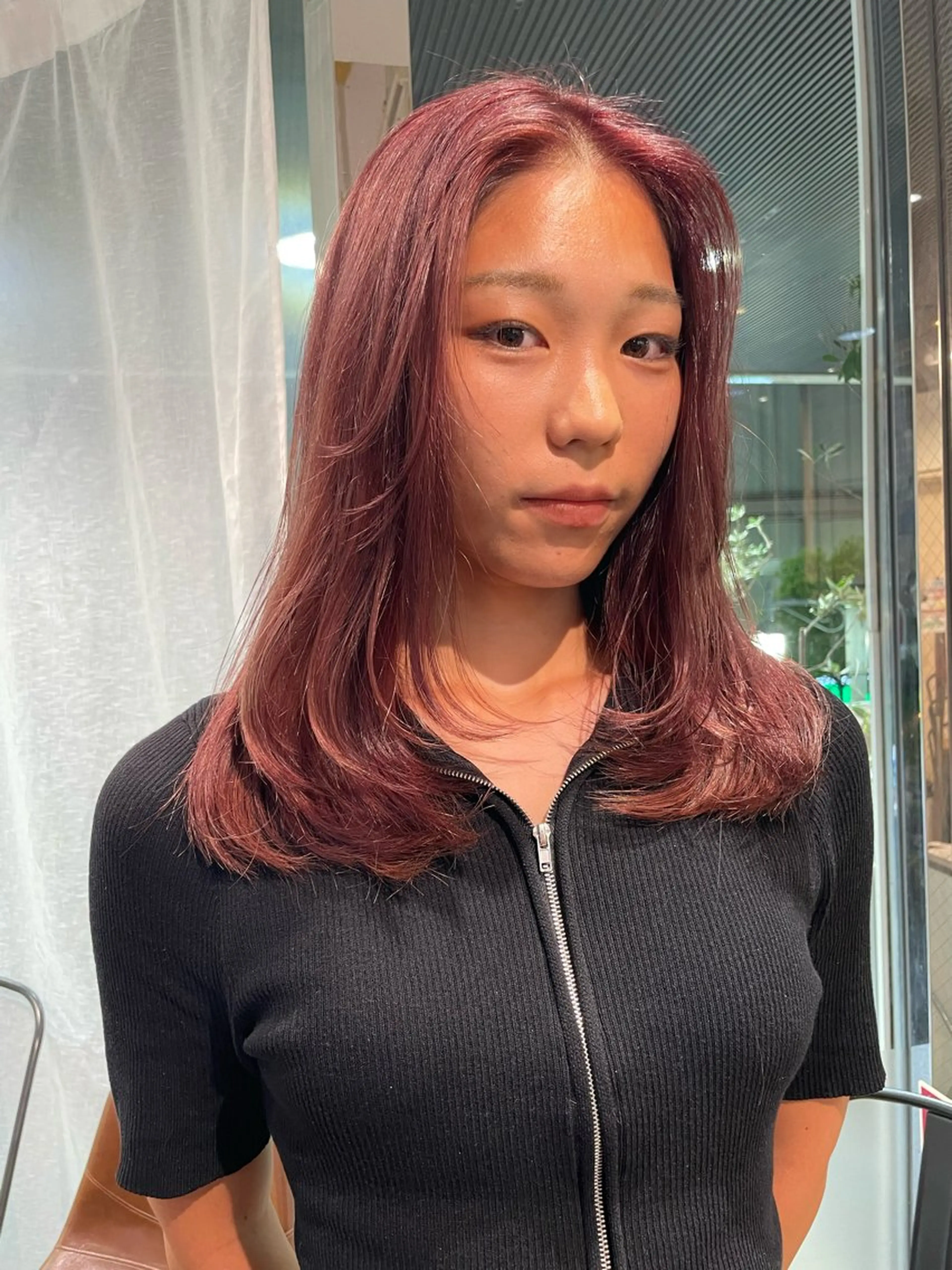 顔まわりレイヤーカットの写真