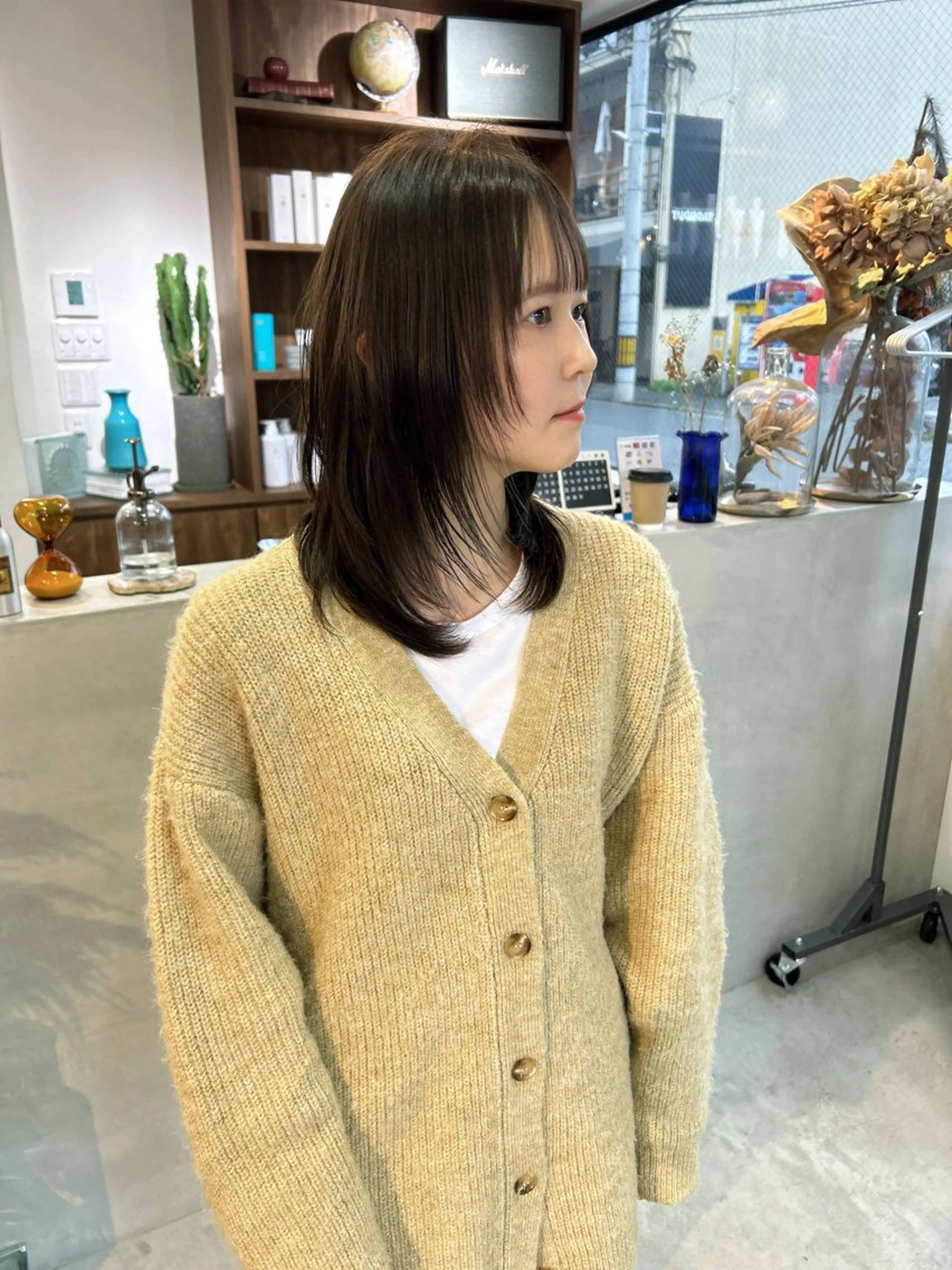 ミディアム カラー カット ヘアカラー トリートメント (h)wim ウィムのヘアスタイル