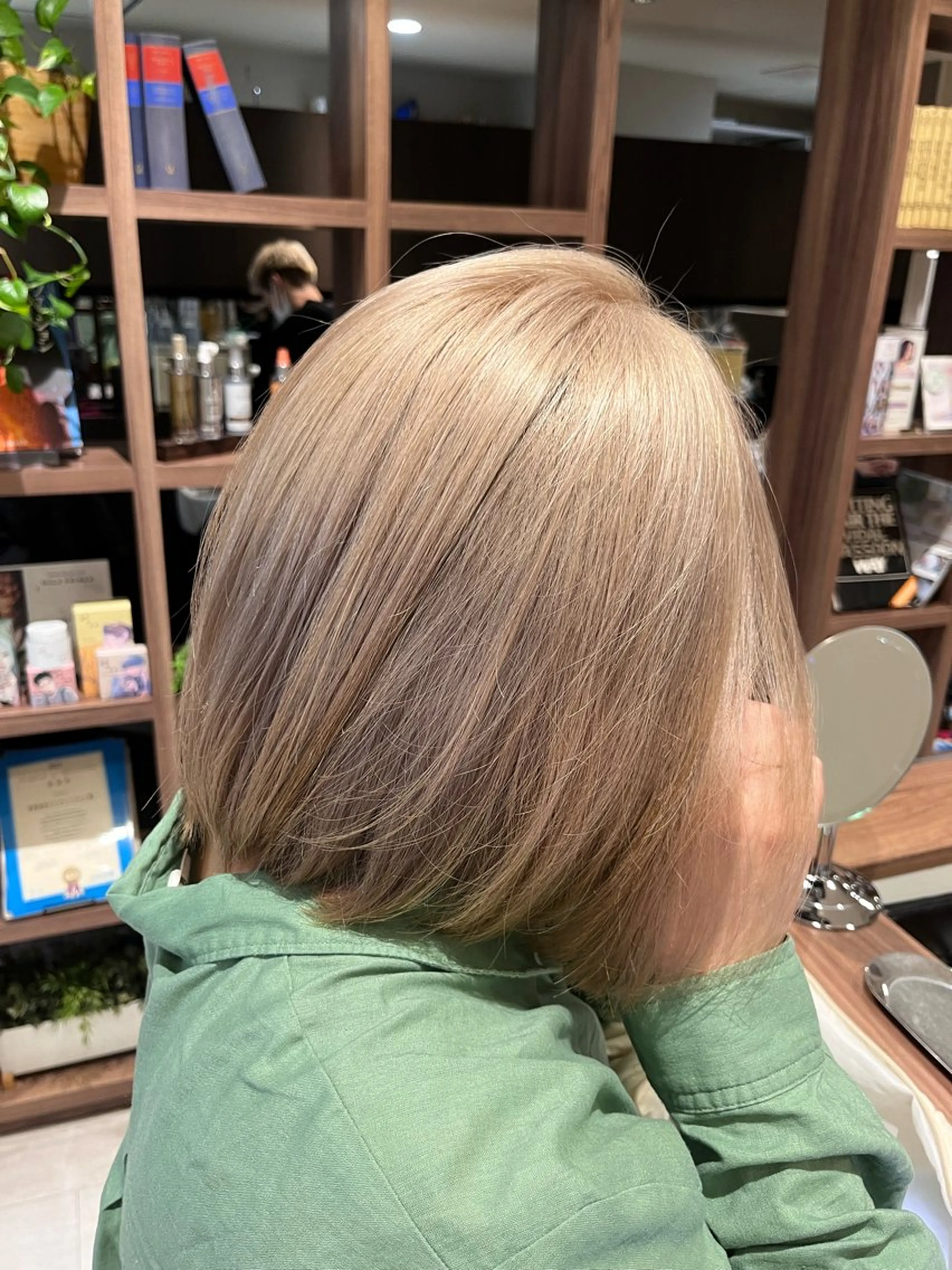 ミディアム カラー ベージュカラー ブリーチ ホワイトベージュ dogstar小林諒 パーマ/レイヤーのヘアスタイル