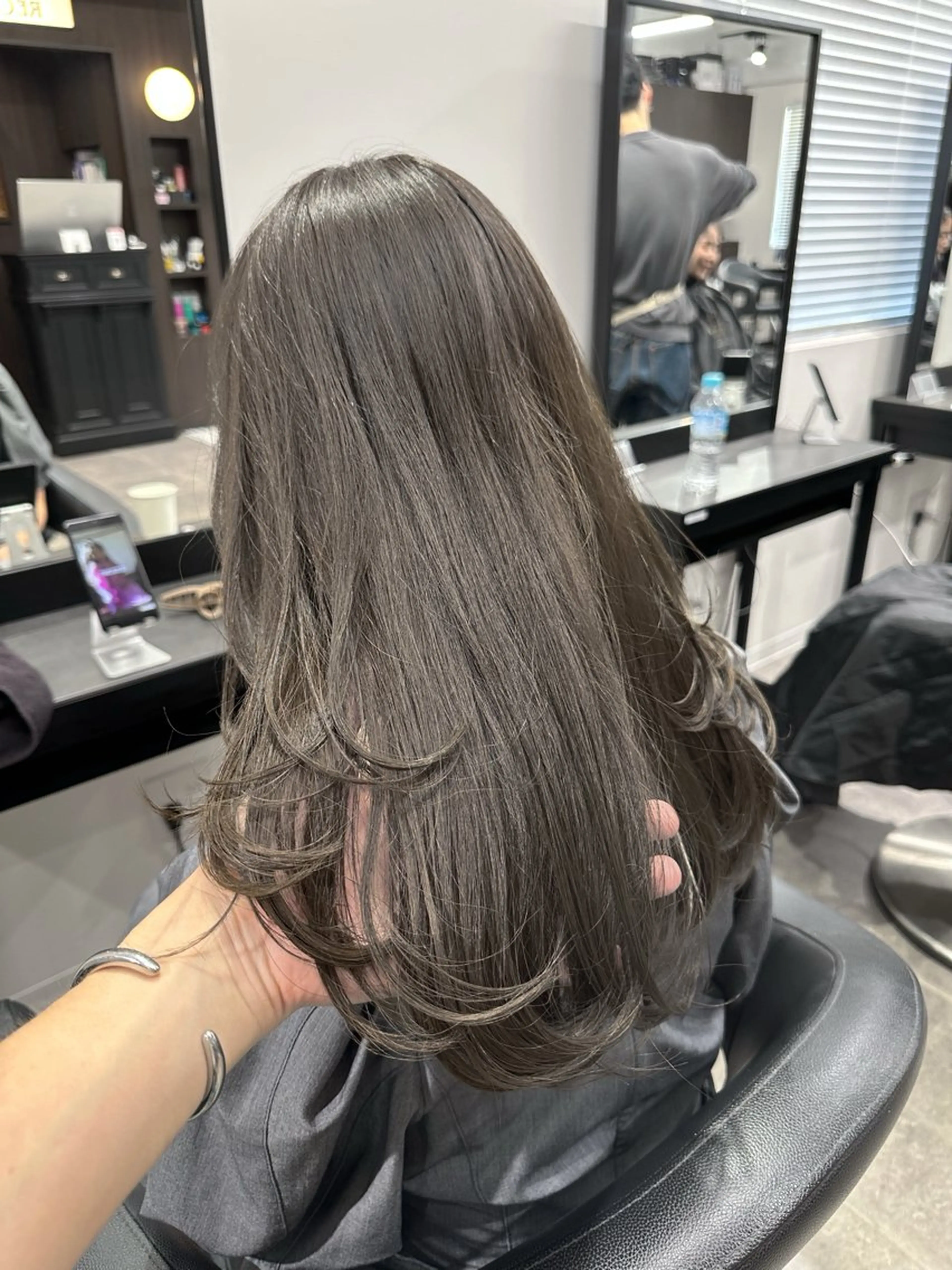 カラー ブリーチ縮毛矯正加藤 赤み無し透明感ヘアのヘアスタイル