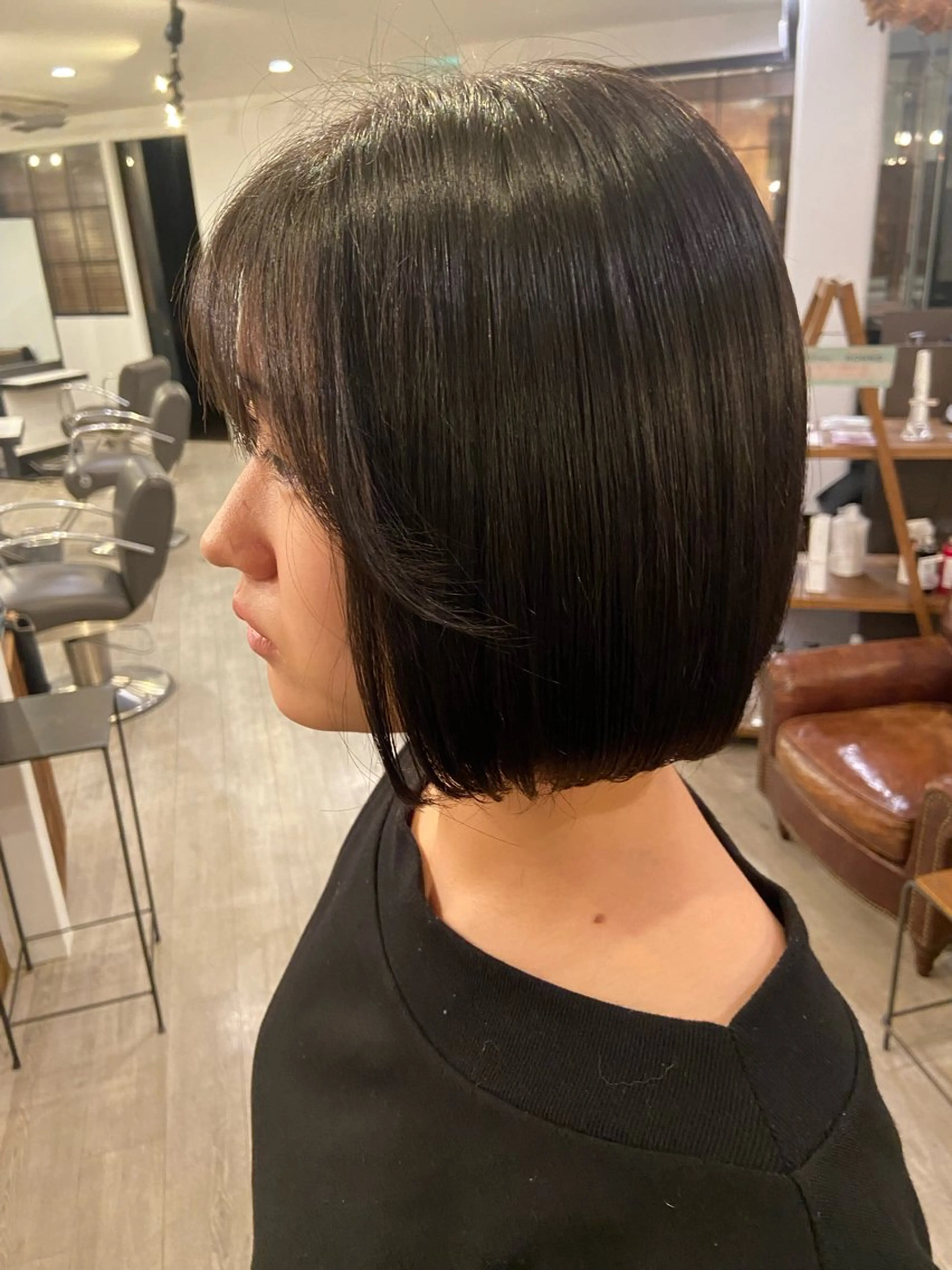 ショート ボブ 顔まわりレイヤー レイヤーカット 艶髪矯正|ダイオウ シュナのヘアスタイル