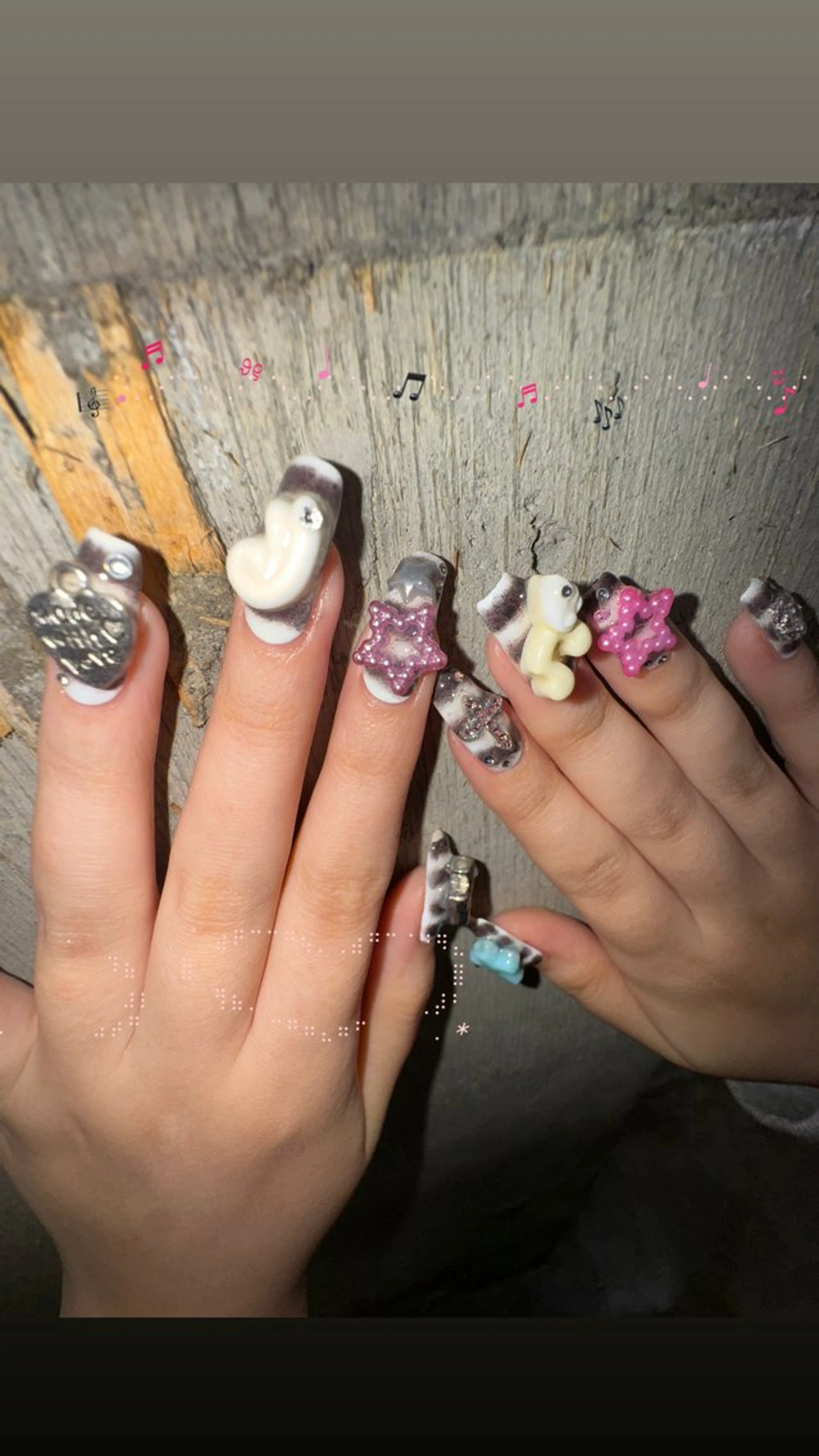 ネイル VENUS BELT kiriのネイルデザイン