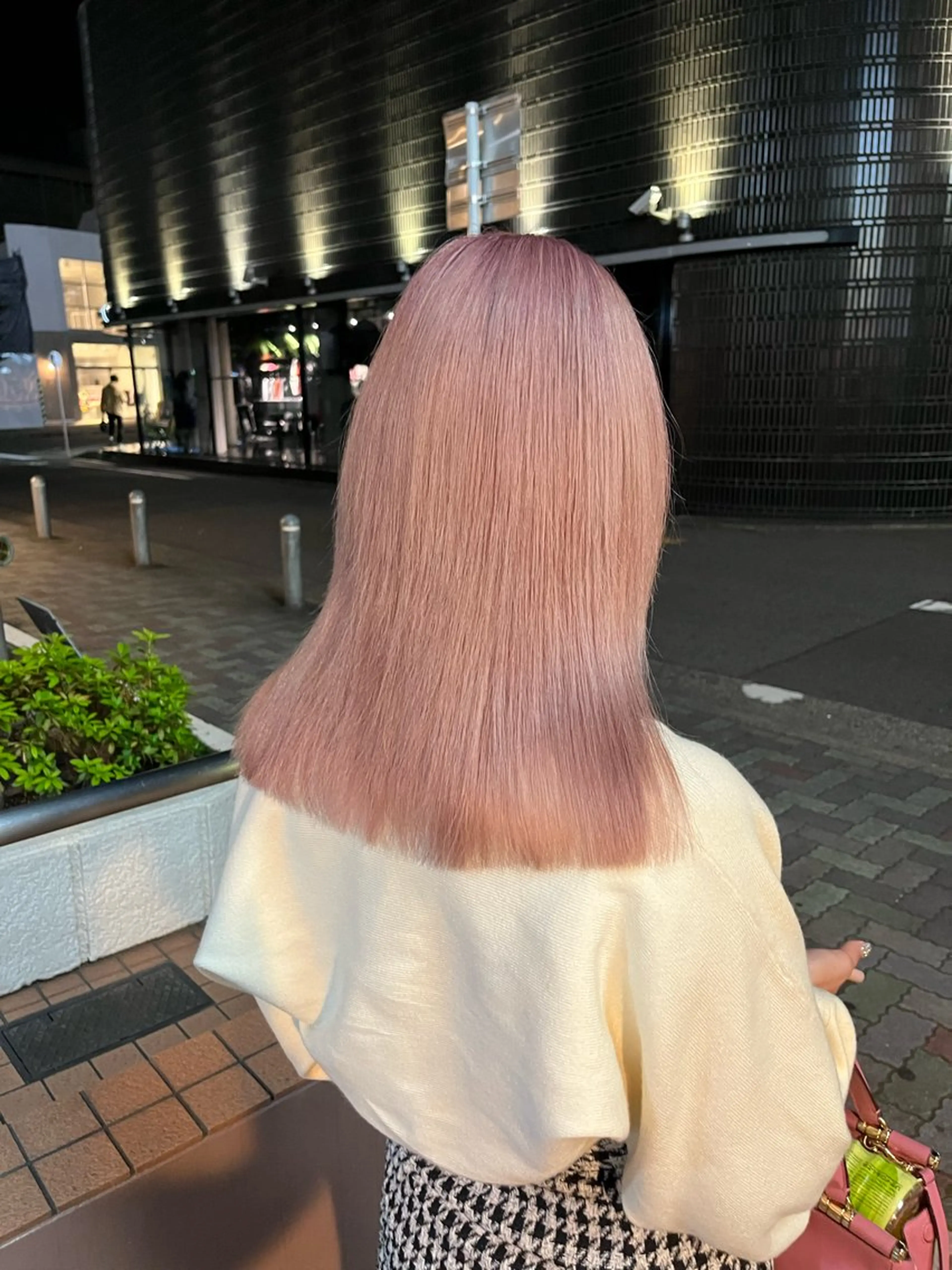 ミディアム カラー ピンクカラー ホワイトピンク 卒業式のヘアスタイル ブリーチ/髪質改善/ ハイトーン/暖色のヘアスタイル