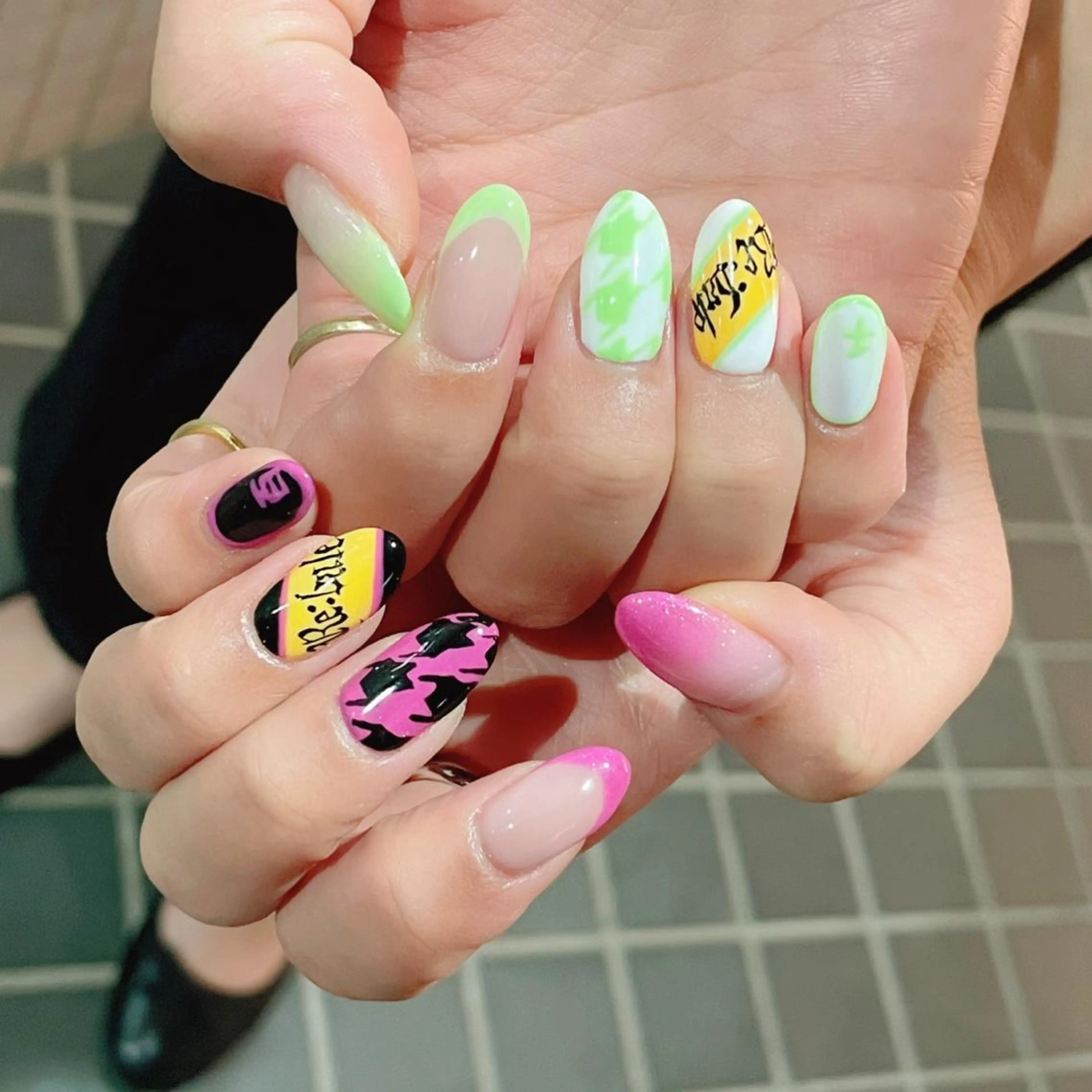 ネイル 中牟田 彩水のネイルデザイン