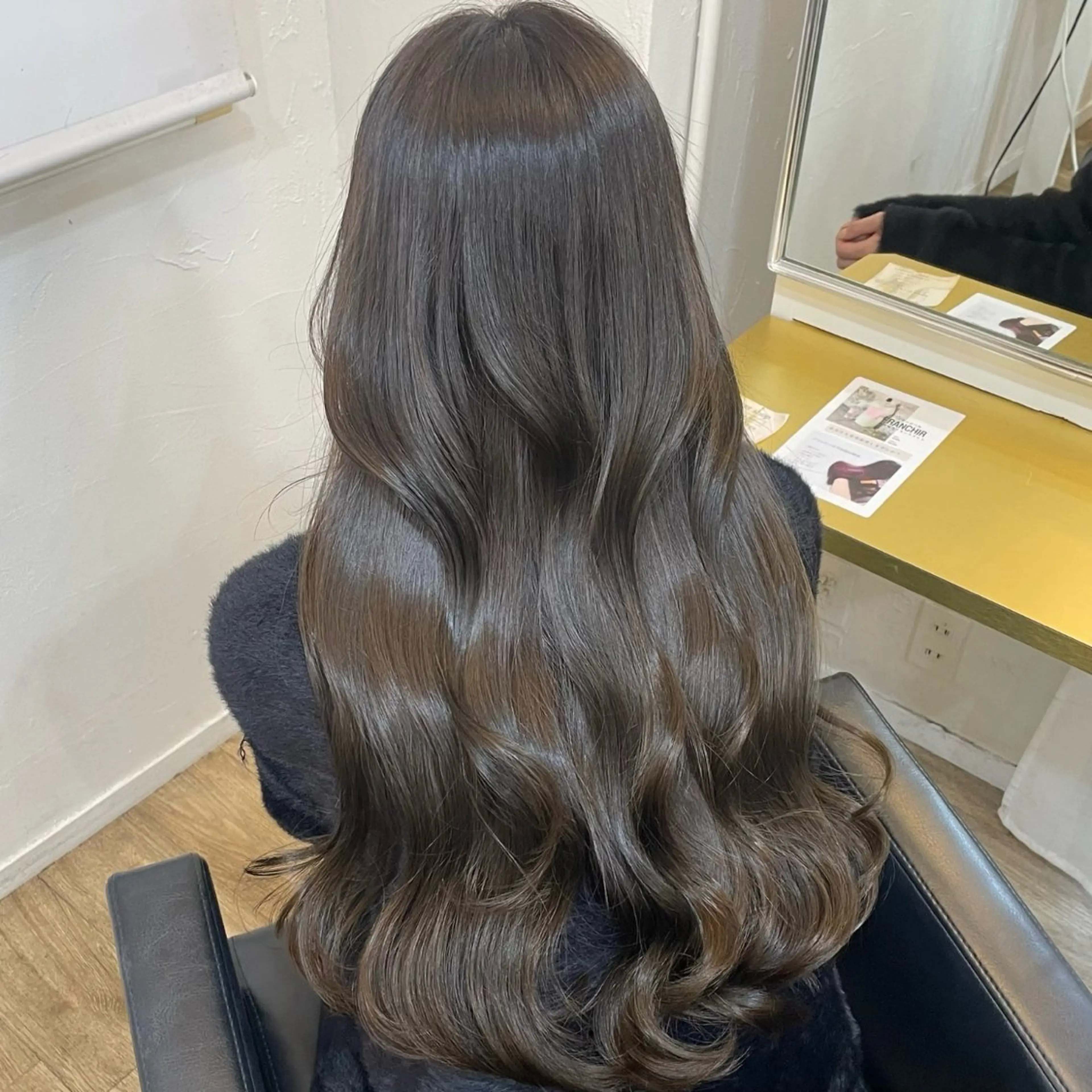 ロング カラー ベージュカラー 黒髪 ブリーチ ブルーカラー ブルーブラック カット ヘアカラー トリートメント オリーブカラー 特化 kaiのヘアスタイル