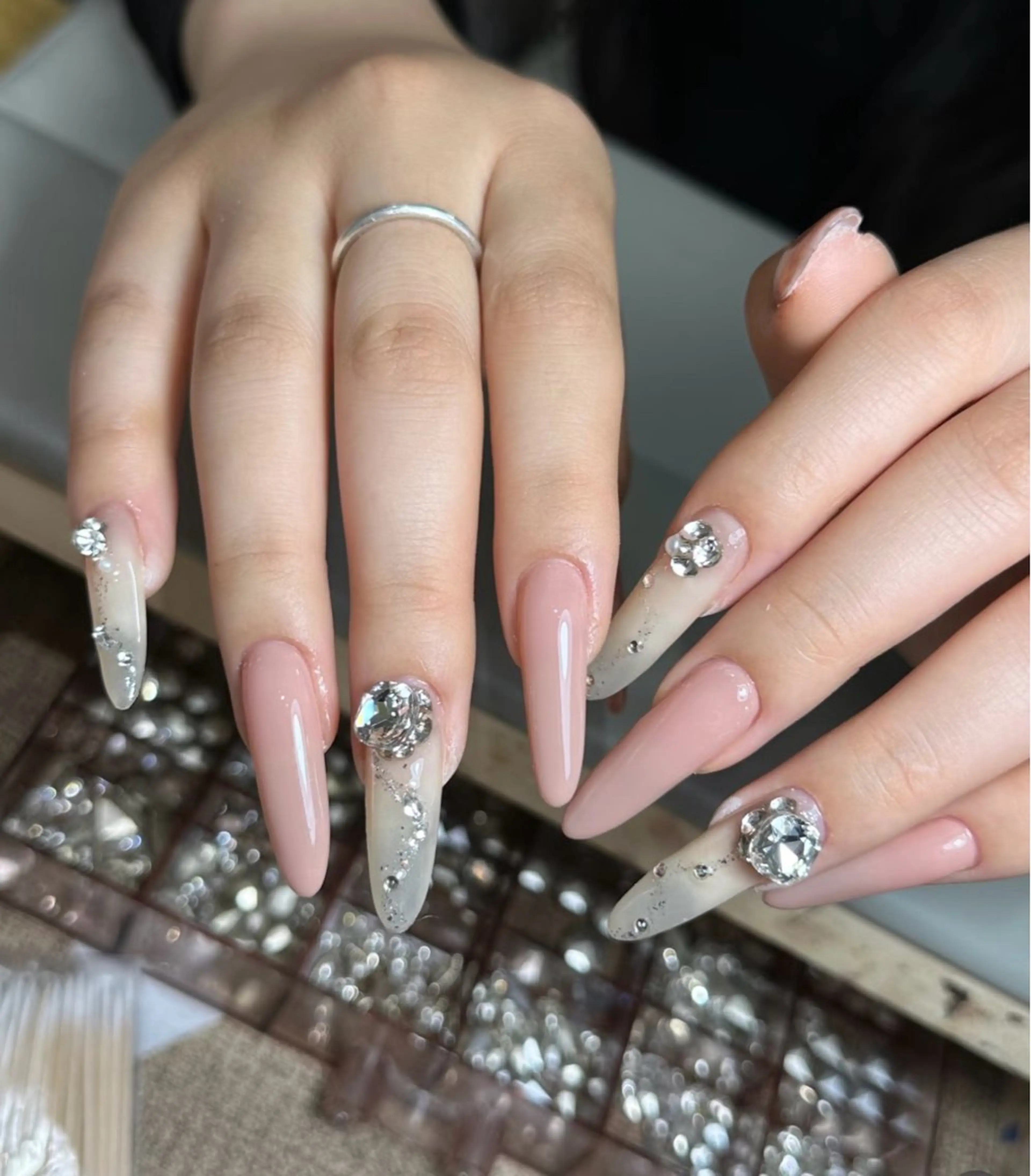 ネイル フレンチネイル キラキラネイル 韓国ネイル シンプルネイル ワンホンネイル ハンドネイル MEI Nailのネイルデザイン