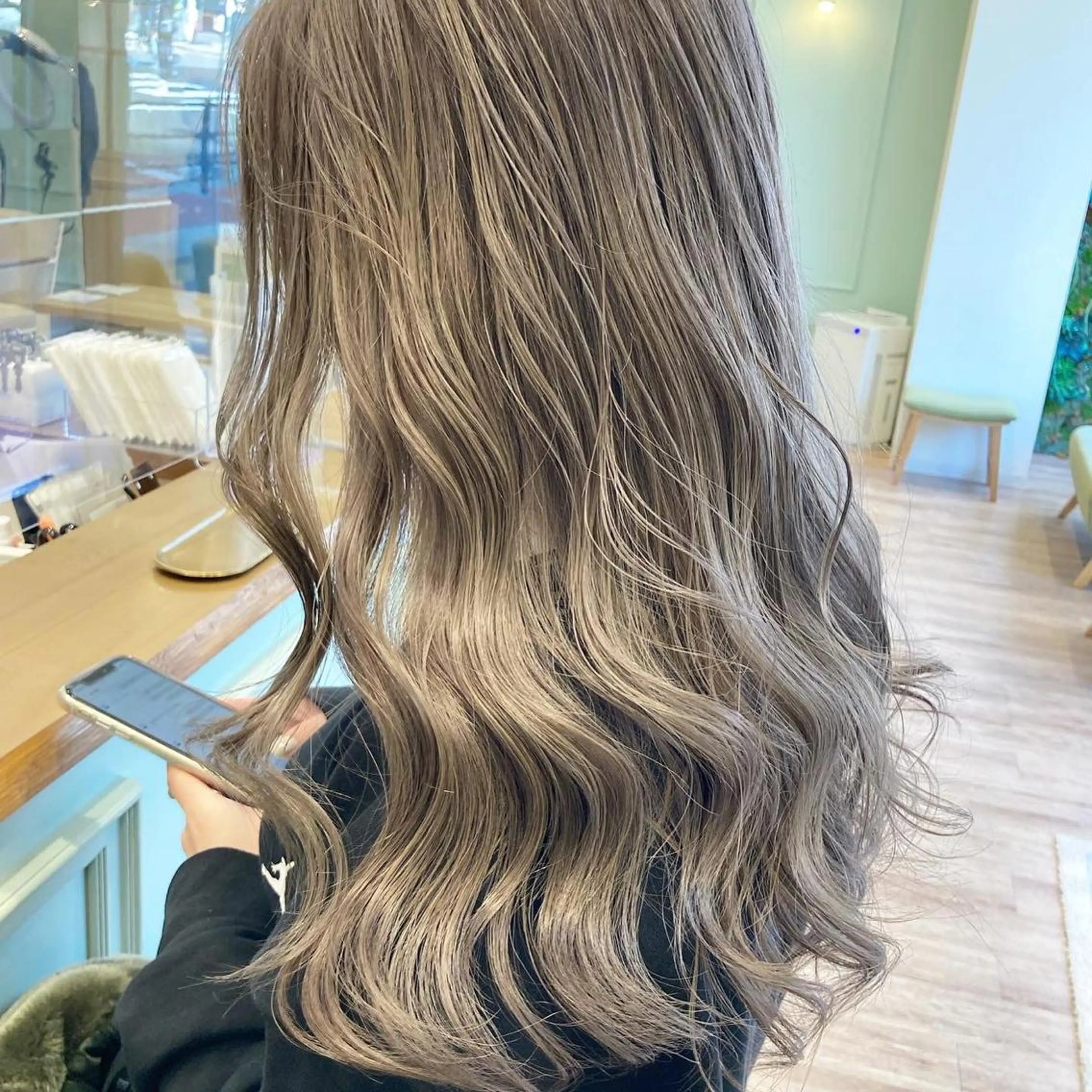 ミディアム カラー ベージュカラー ミルクティーベージュ ヘアカラー トリートメント ケアブリーチ 坪井佑樹のヘアスタイル