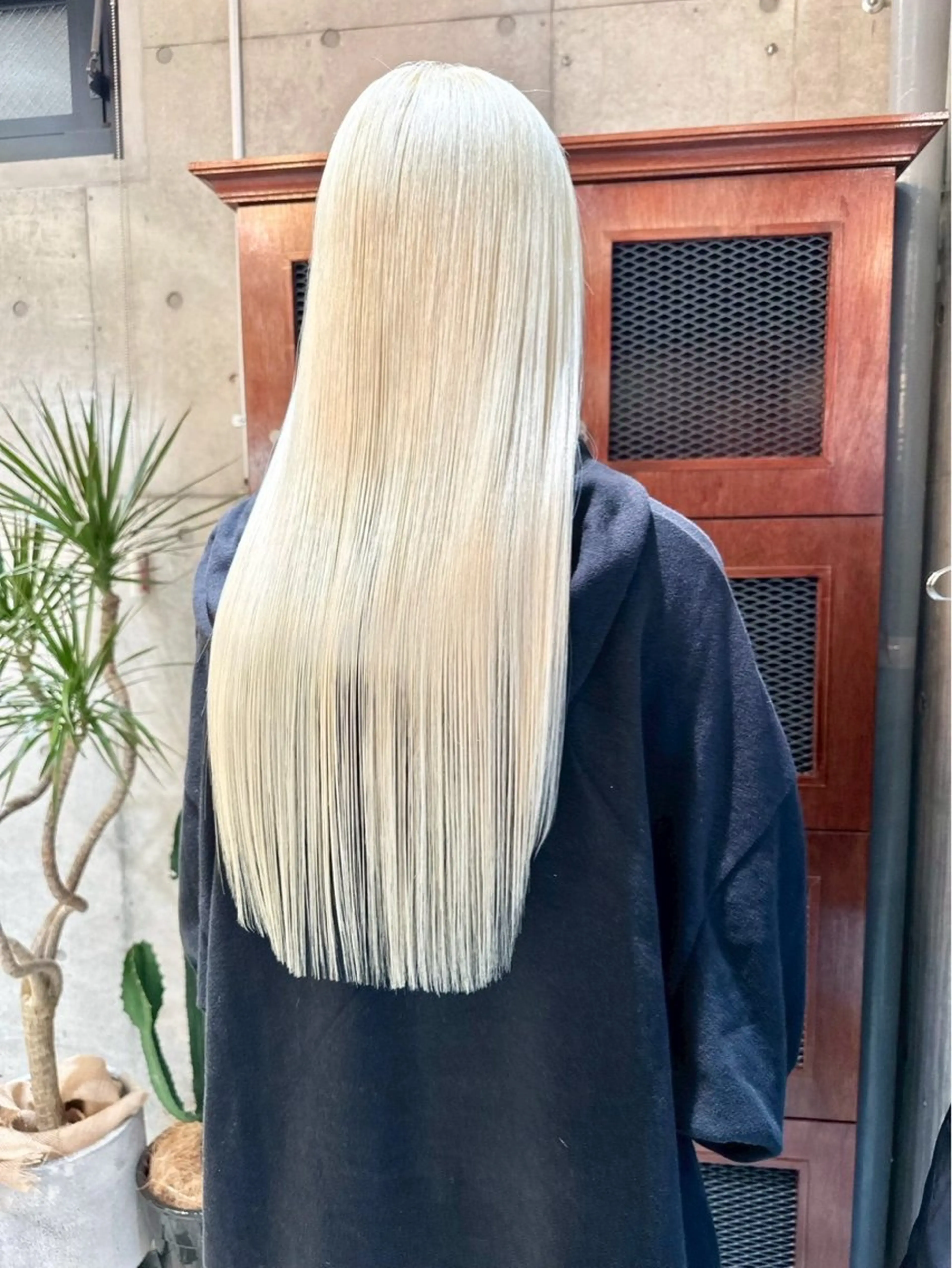 ロング カラー iris名駅 ハイトーンブリーチ【イリス】所属・閼伽井 誇和のヘアスタイル