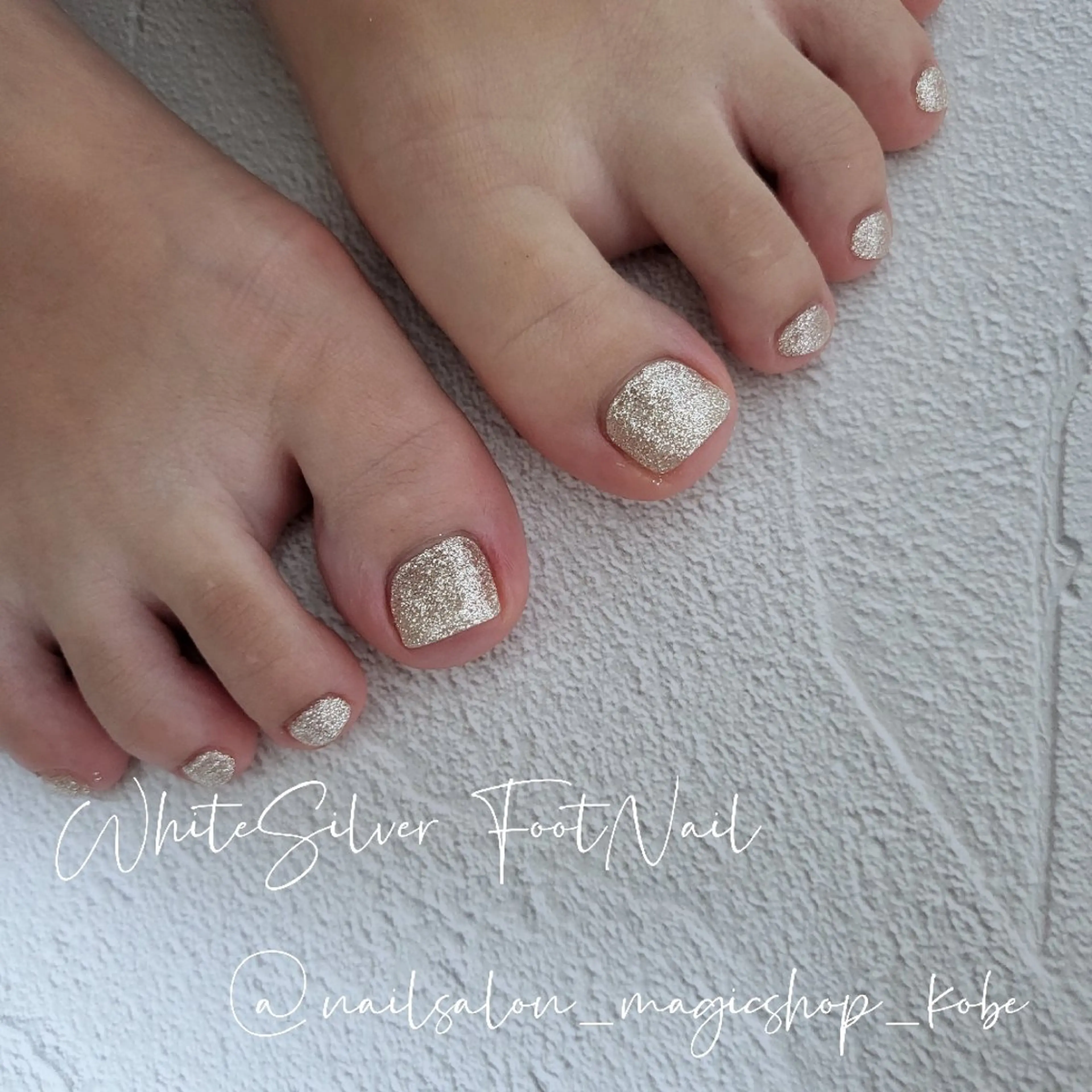 ネイル フットネイル ジェルネイル ラメ(グリッター) ワンカラーネイル シルバー フットネイル Nailsalon MagicShopのネイルデザイン
