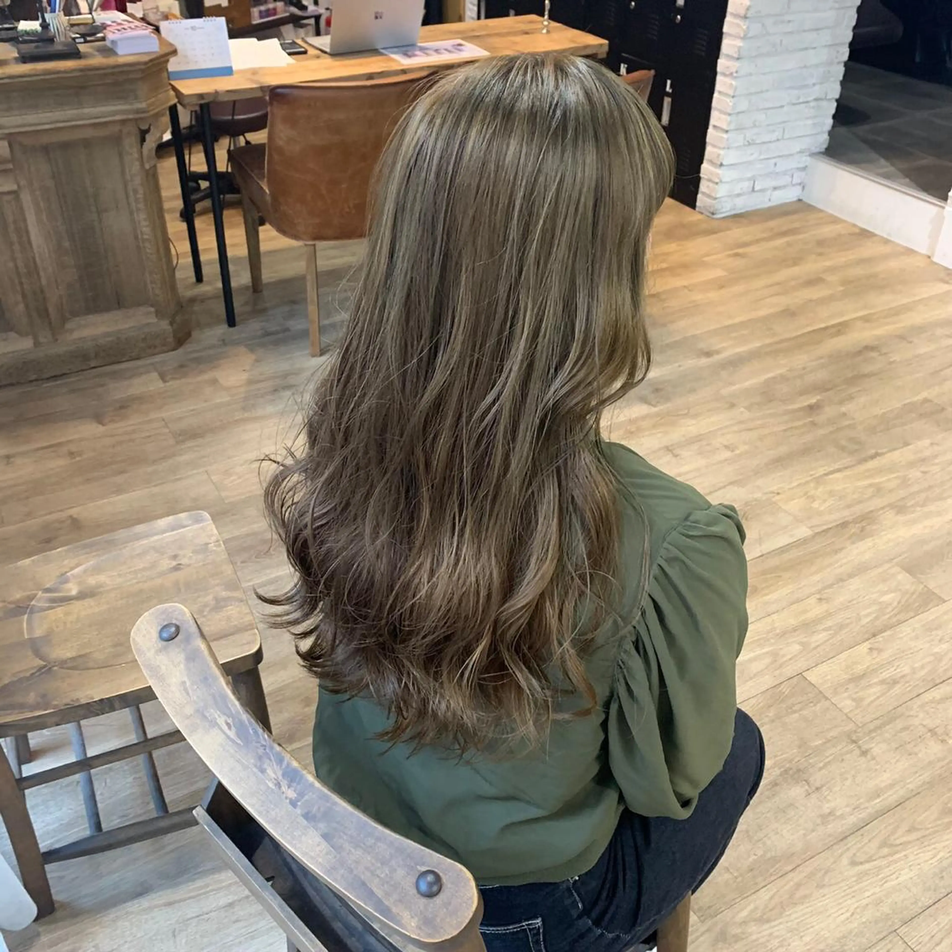 ロング カラー ヘアカラー トリートメント 酸性縮毛矯正 梅田茶屋町 Juriのヘアスタイル