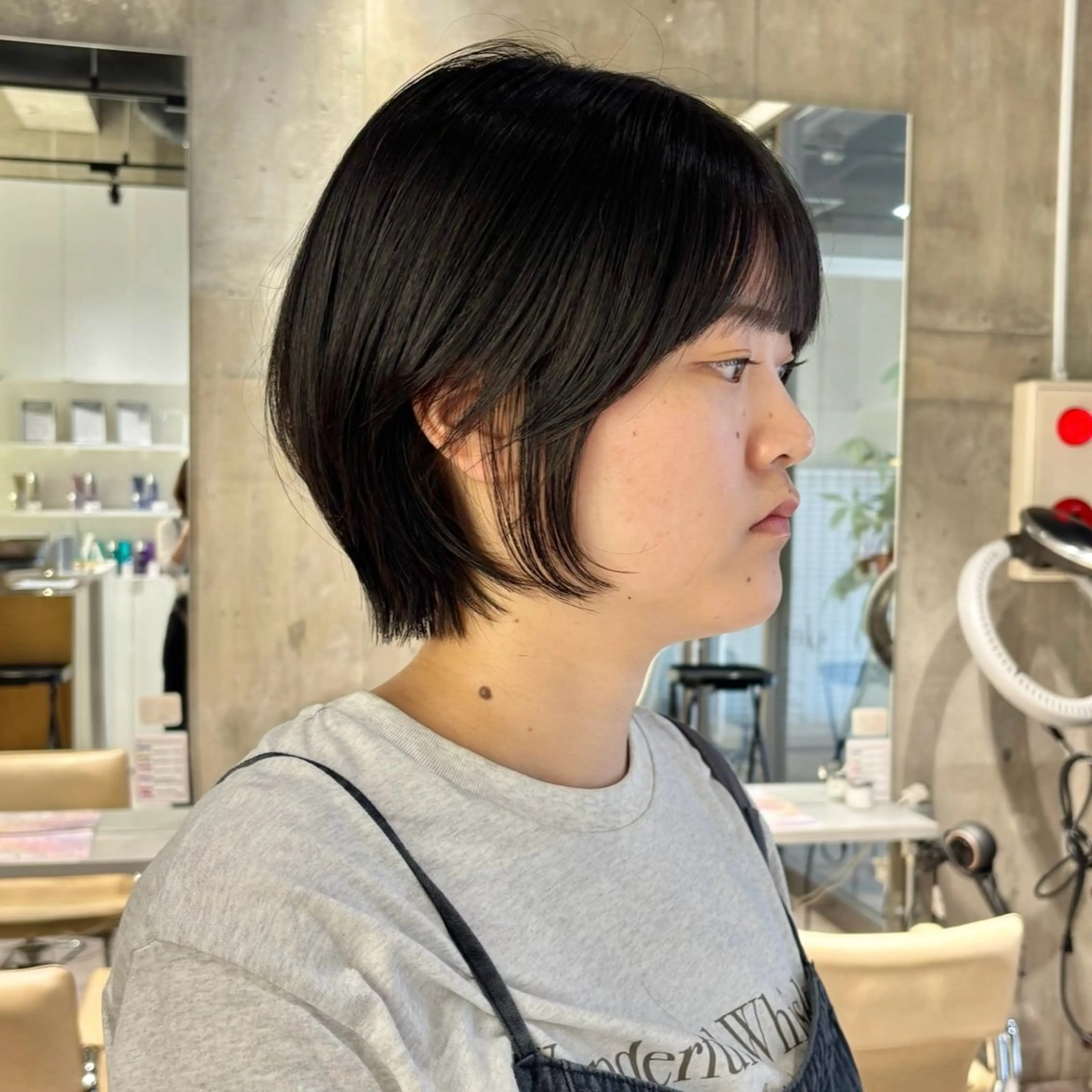 ショート カラー ボブレイヤー ボブ レイヤーカット カット mina🪐立川駅/ 無料ショートカットのヘアスタイル