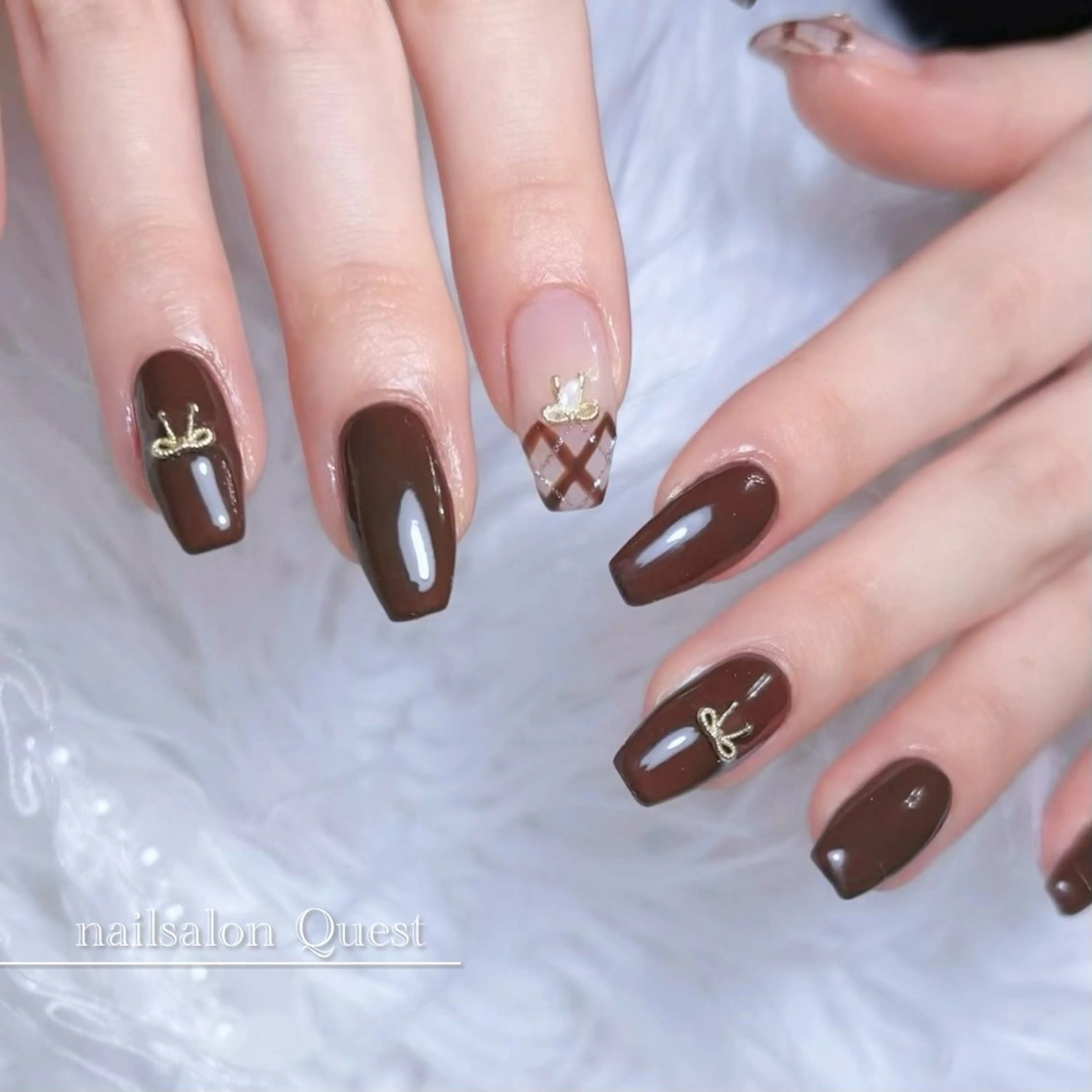 ネイル ブラウン ガーリー リボン ハンドネイル nailsalon Questのネイルデザイン