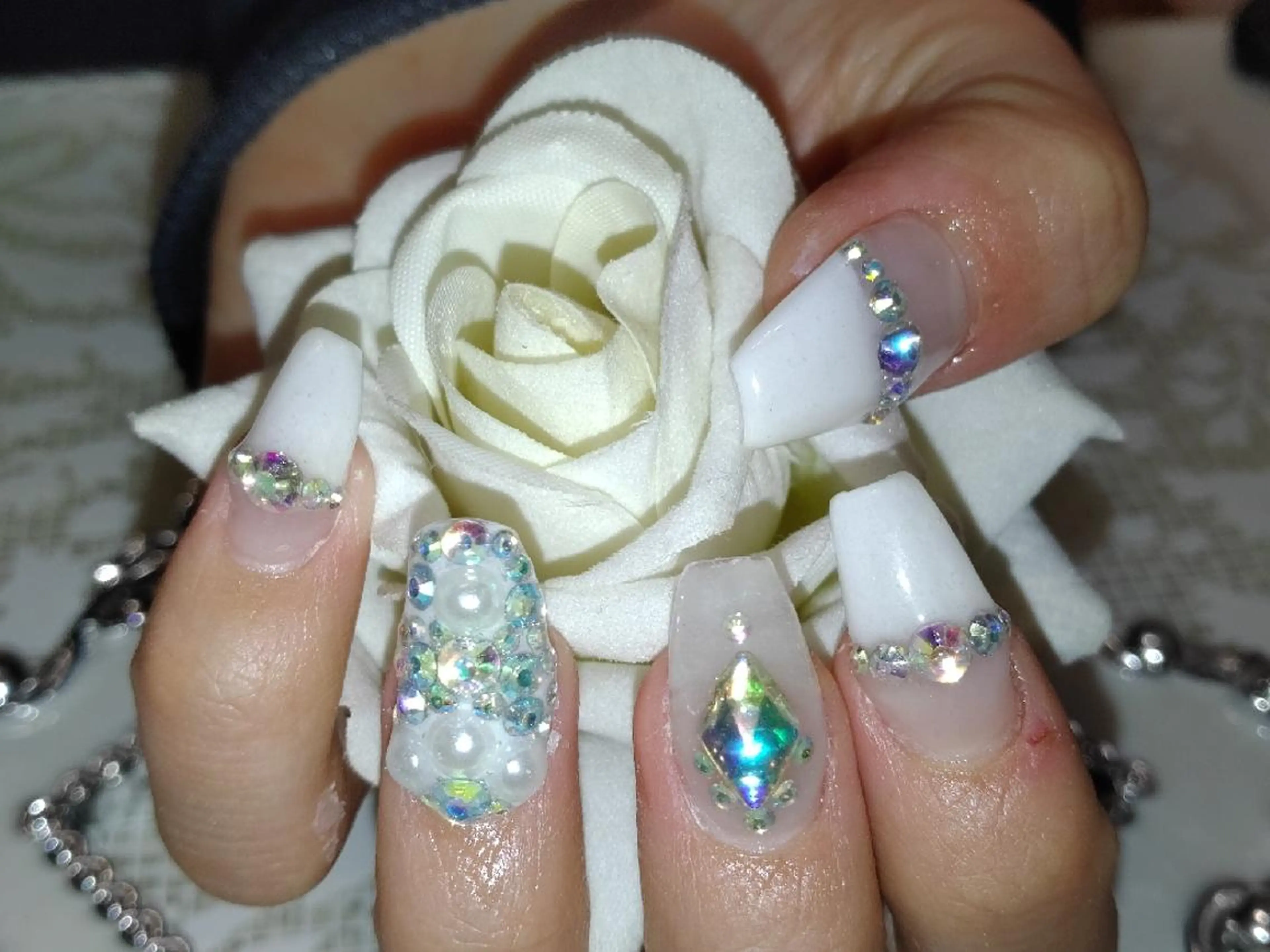 ネイル エステとネイル ローズコンフォートのネイルデザイン