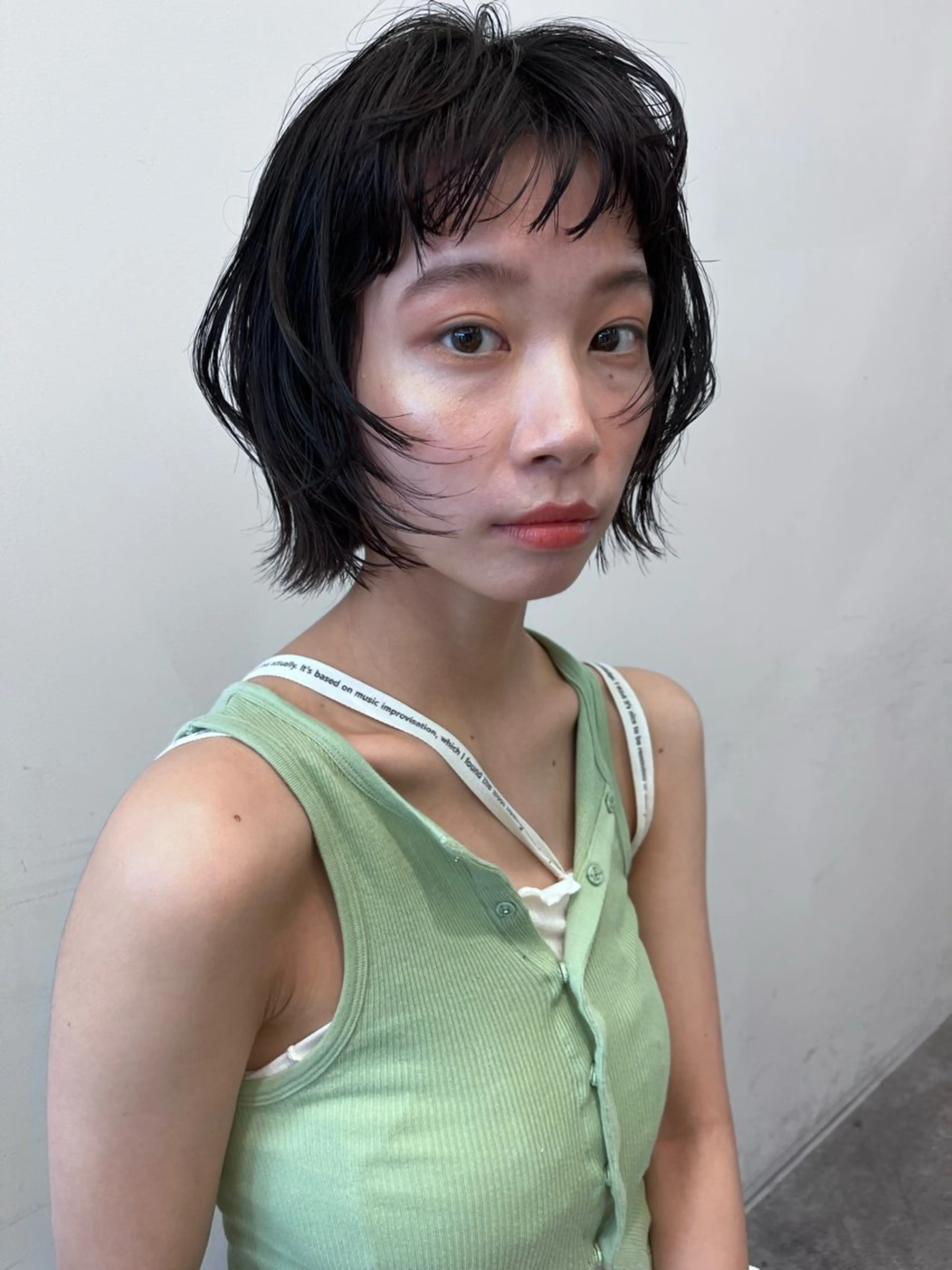 ショート ボブレイヤー ボブ くびれヘア 顔まわりレイヤー 顔周りカット カット トリートメント Yui⭐️ 透け感カラーのヘアスタイル