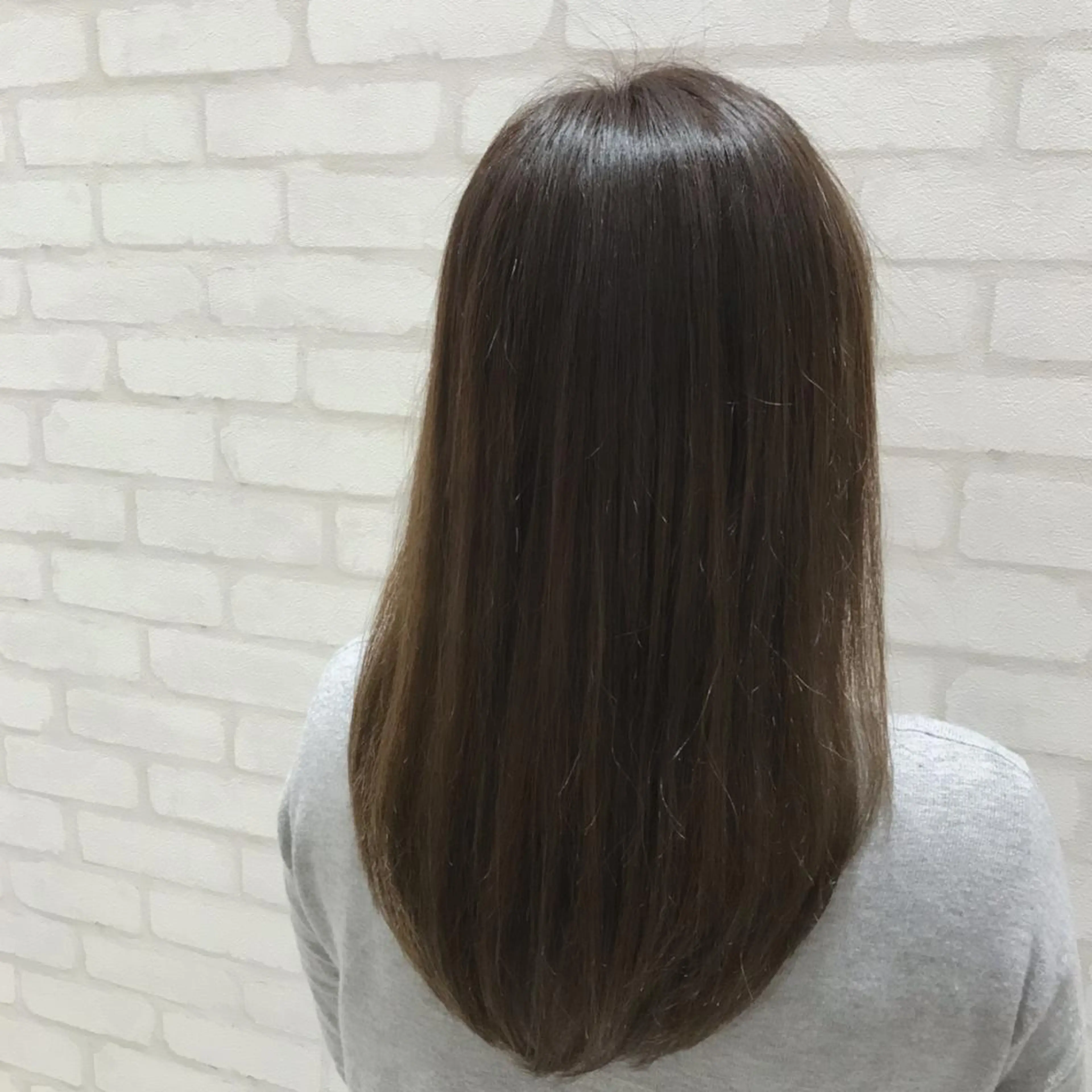 セミロング カラー カット 縮毛矯正 トリートメント 【髪質改善】 夏目結以のヘアスタイル