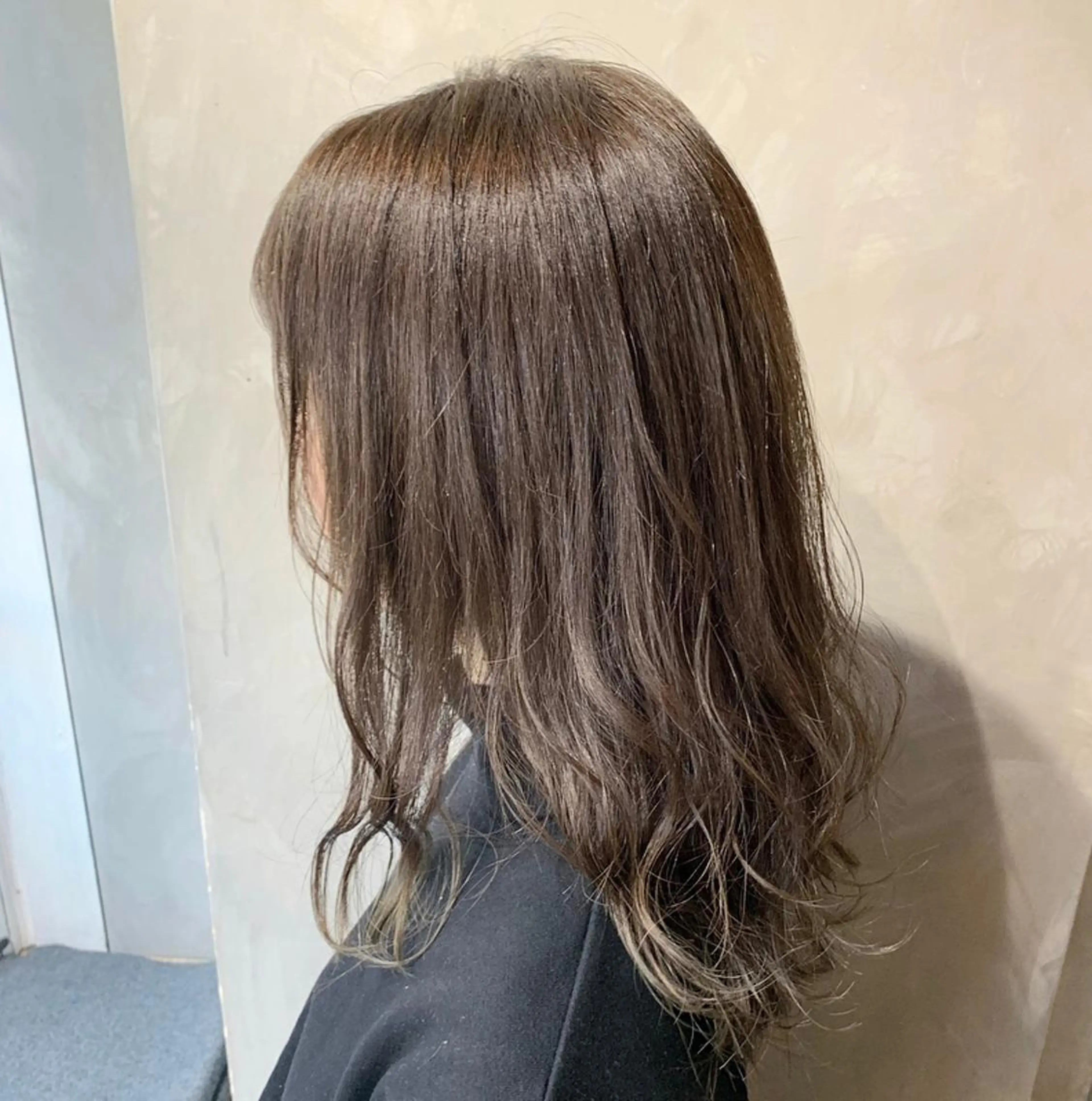 ミディアム カラー ベージュカラー オリーブベージュ 🕊️ HONOKAのヘアスタイル