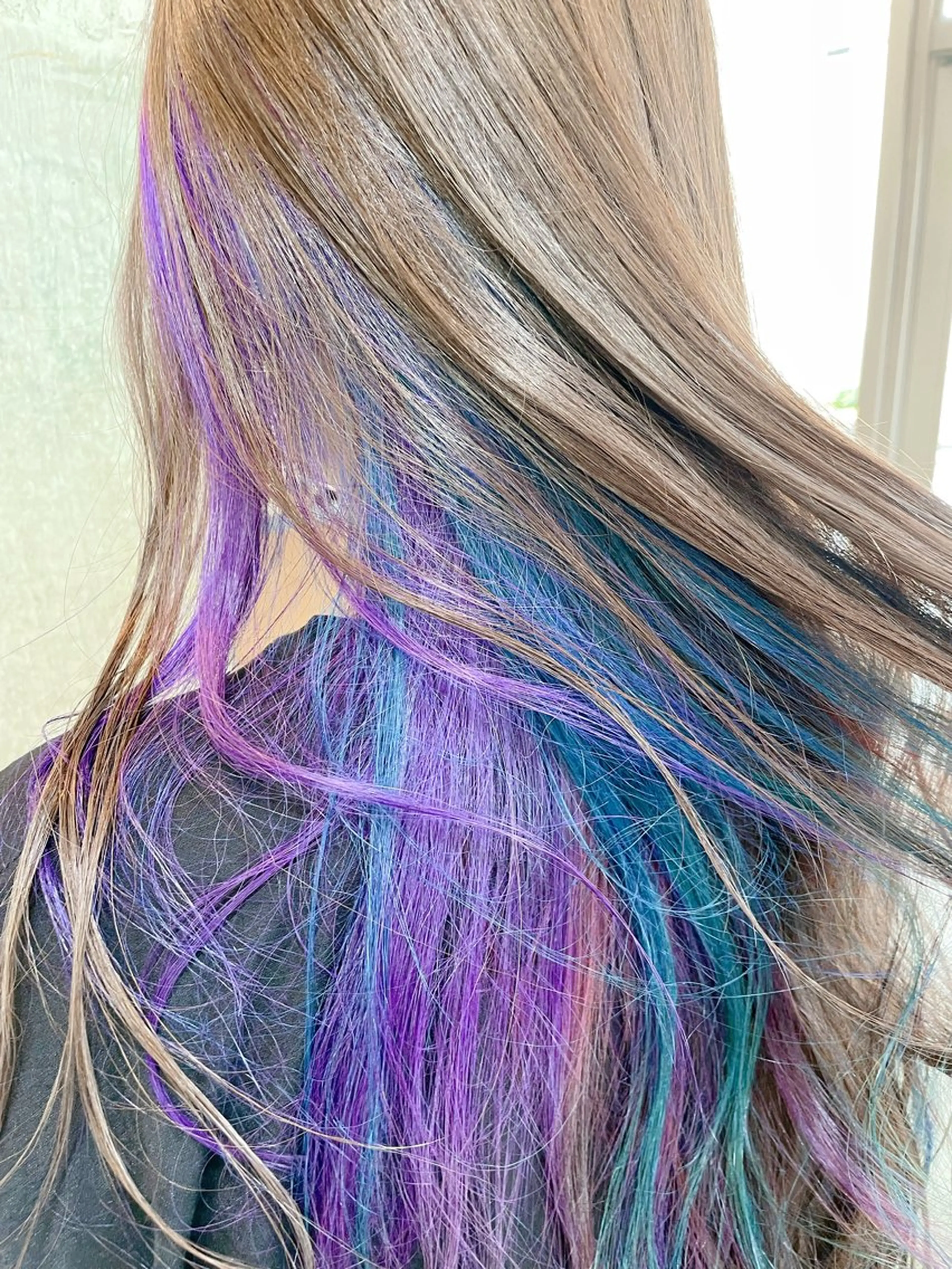 ロング カラー 塩崎 明菜のヘアスタイル