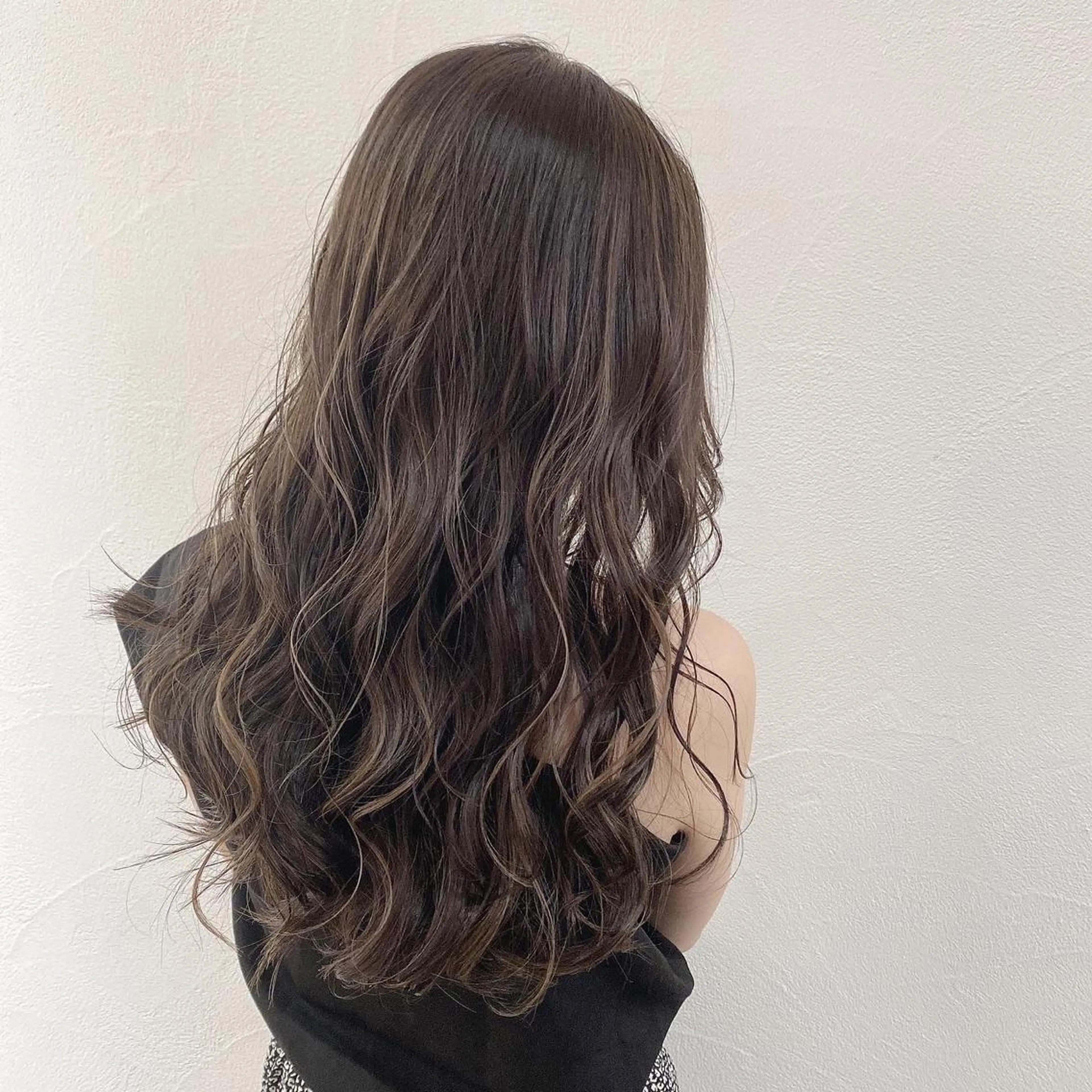 ロング カラー グレージュ ハイライトカラー ハイライト カット ヘアカラー ハイライト／髪質改善 裕樹のヘアスタイル