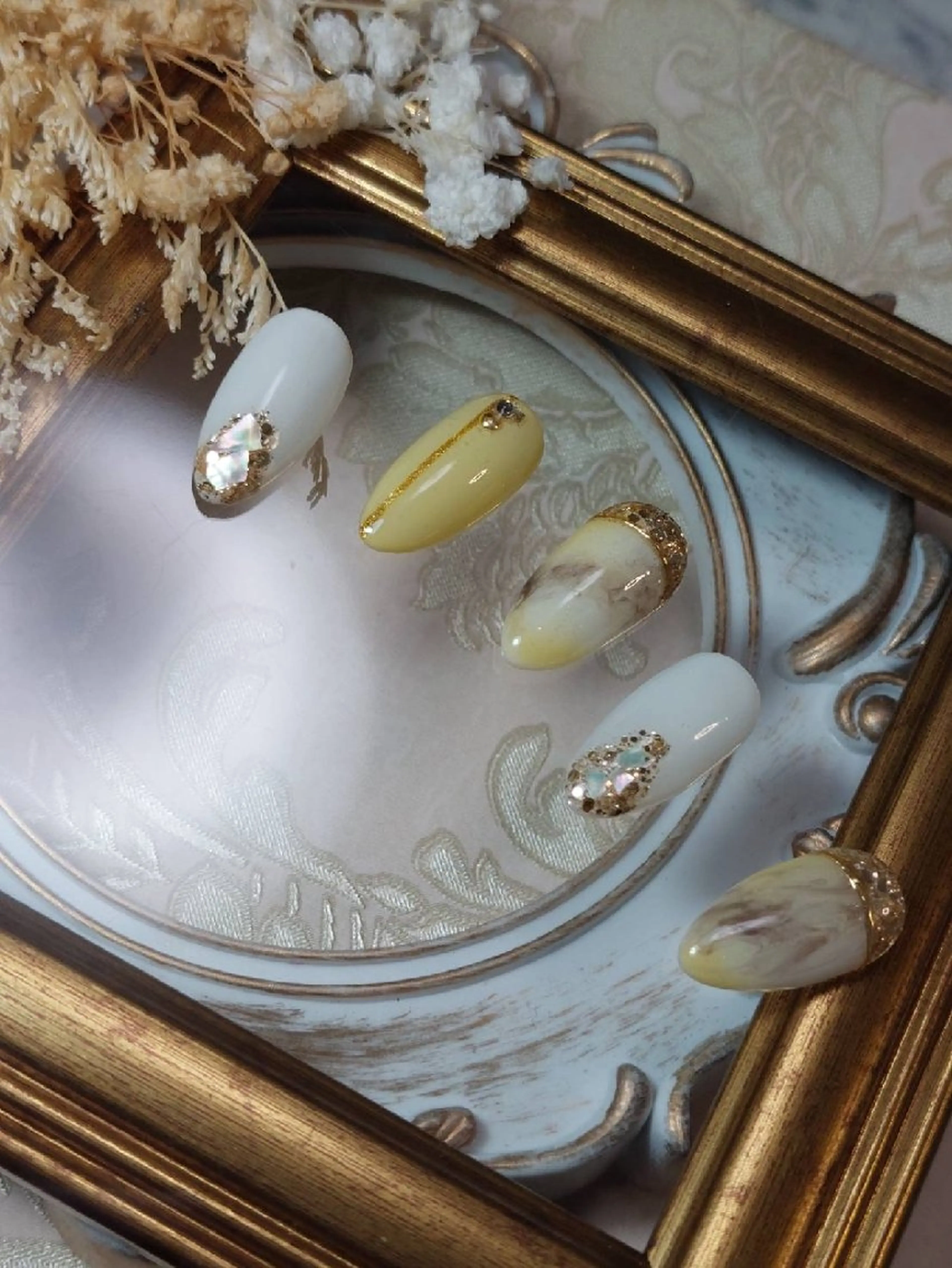 ネイル ブラウン ニュアンスネイル ホワイト 黄色 ビューコフレ　久米川本店所属・ビューコフレ 奥原のネイルデザイン