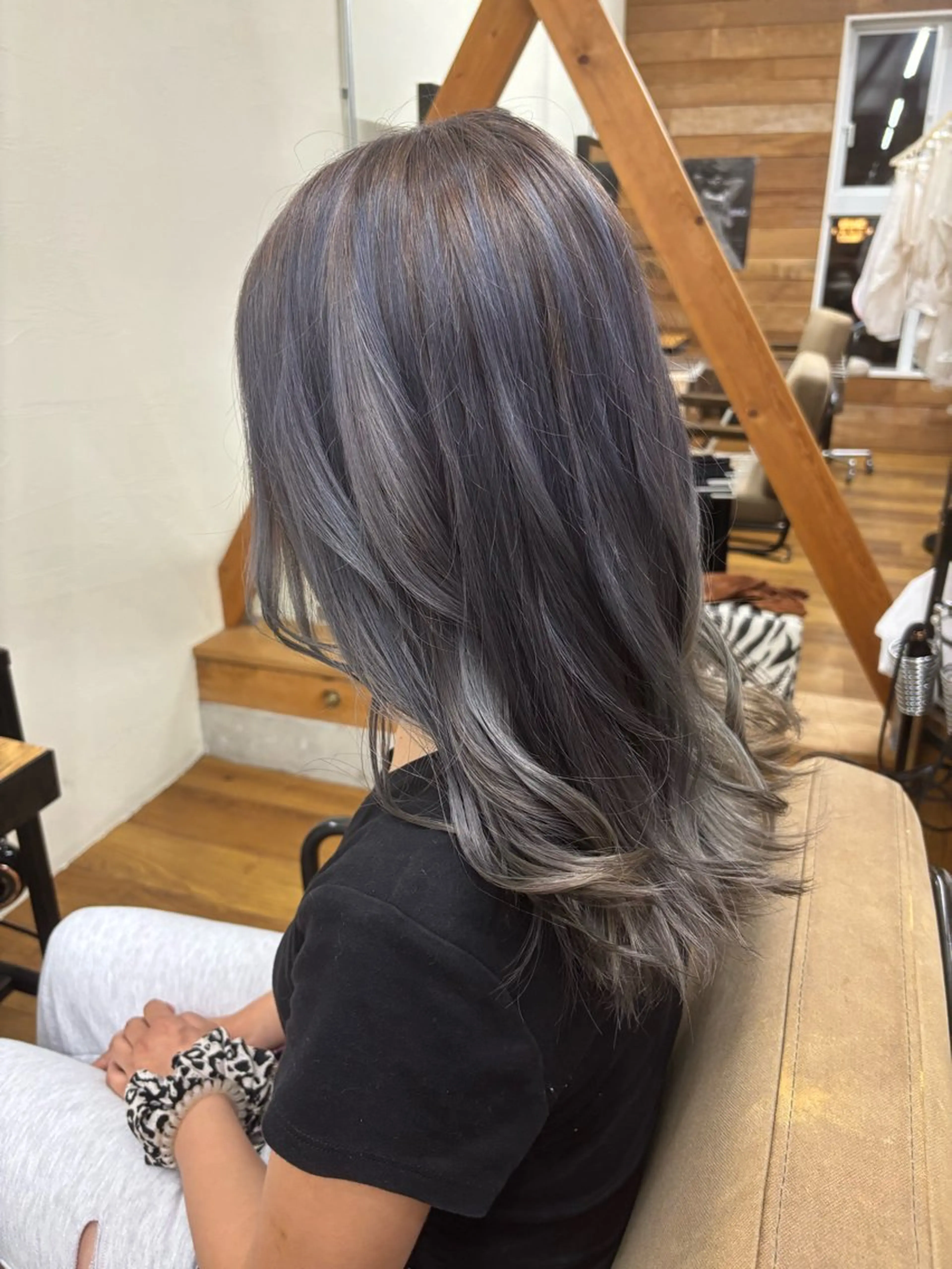 【ロングヘア限定】ブリーチリタッチ+ワンカラー+オージュアトリートメントの写真