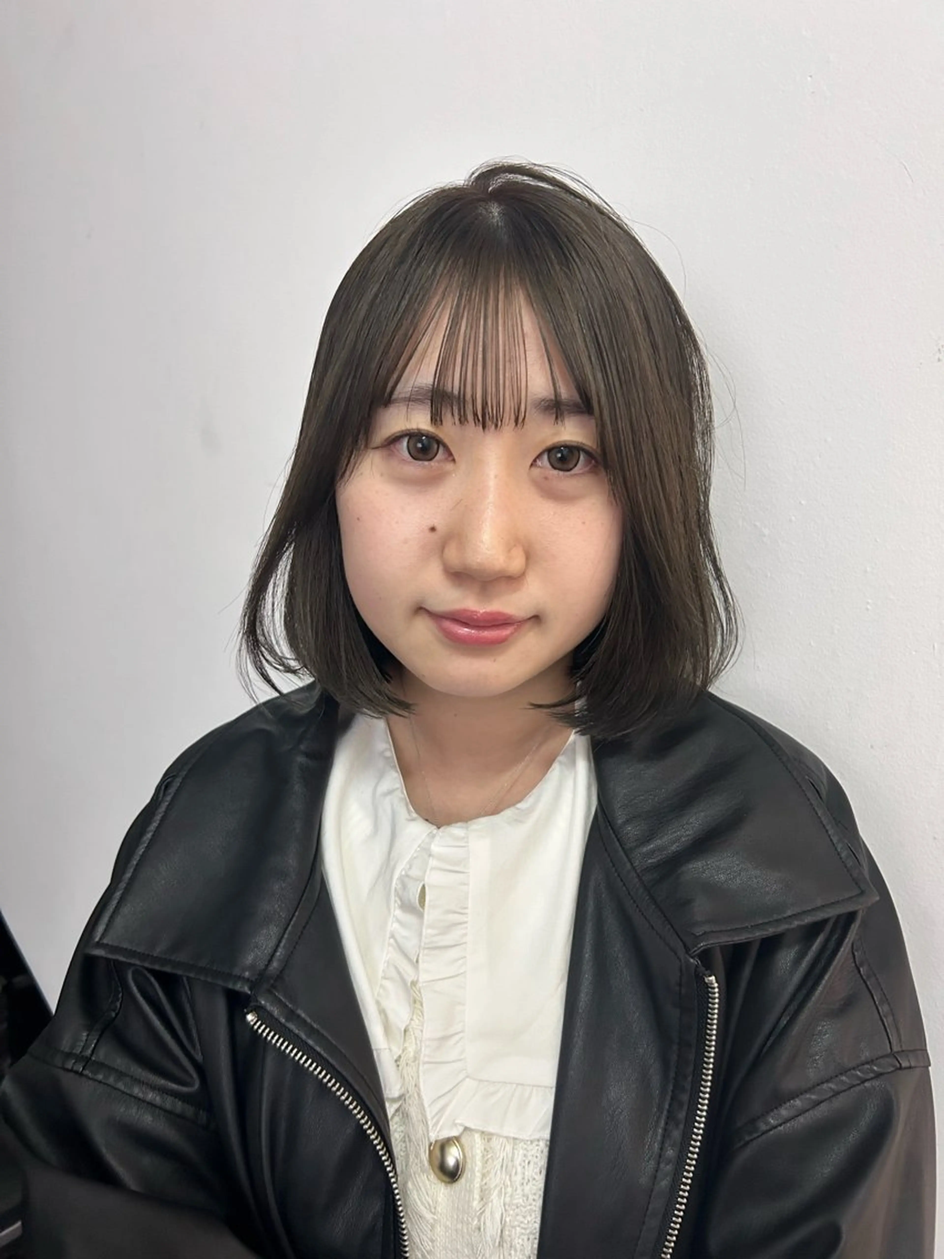 ミディアム カラー グレージュ オリーブグレージュ オリーブグレー ボブ 縮毛矯正 縮毛矯正 ひかり HAZELのヘアスタイル