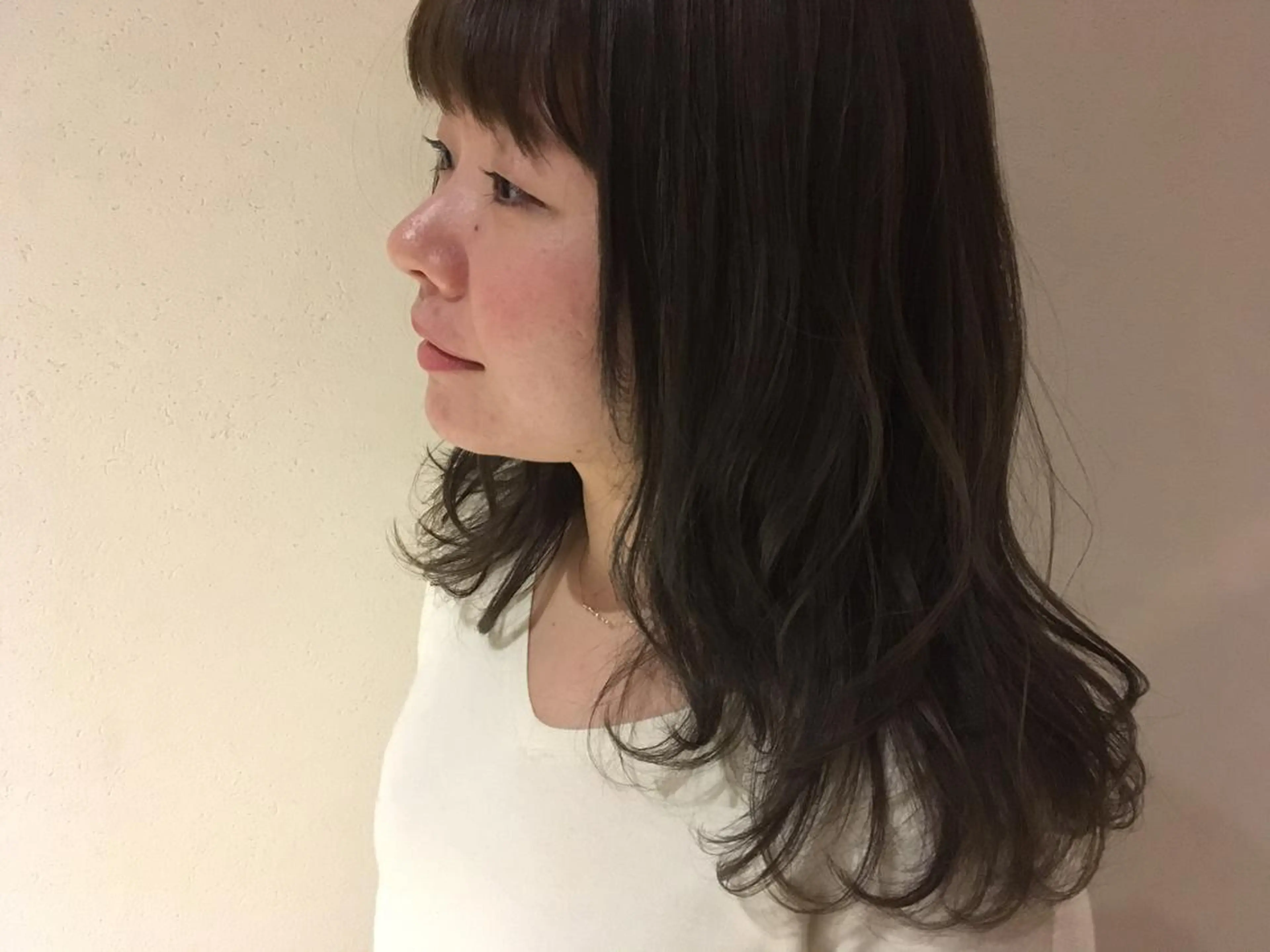 セミロング カラー オリーブグレー レイヤーカット カット ヘアカラー トリートメント キノシタ マユのヘアスタイル