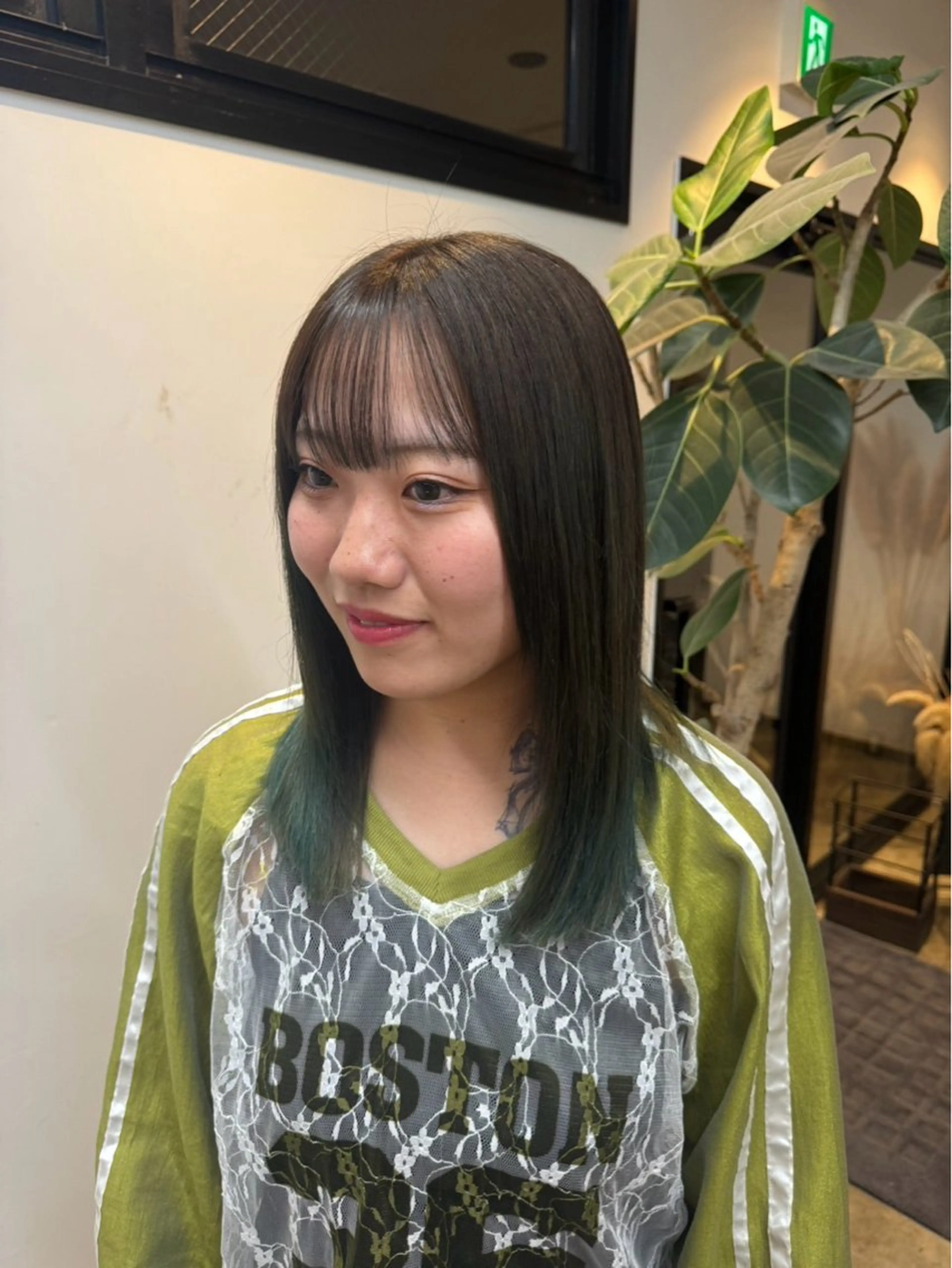 ミディアム カラー ヘアカラー トリートメント yuika .のヘアスタイル