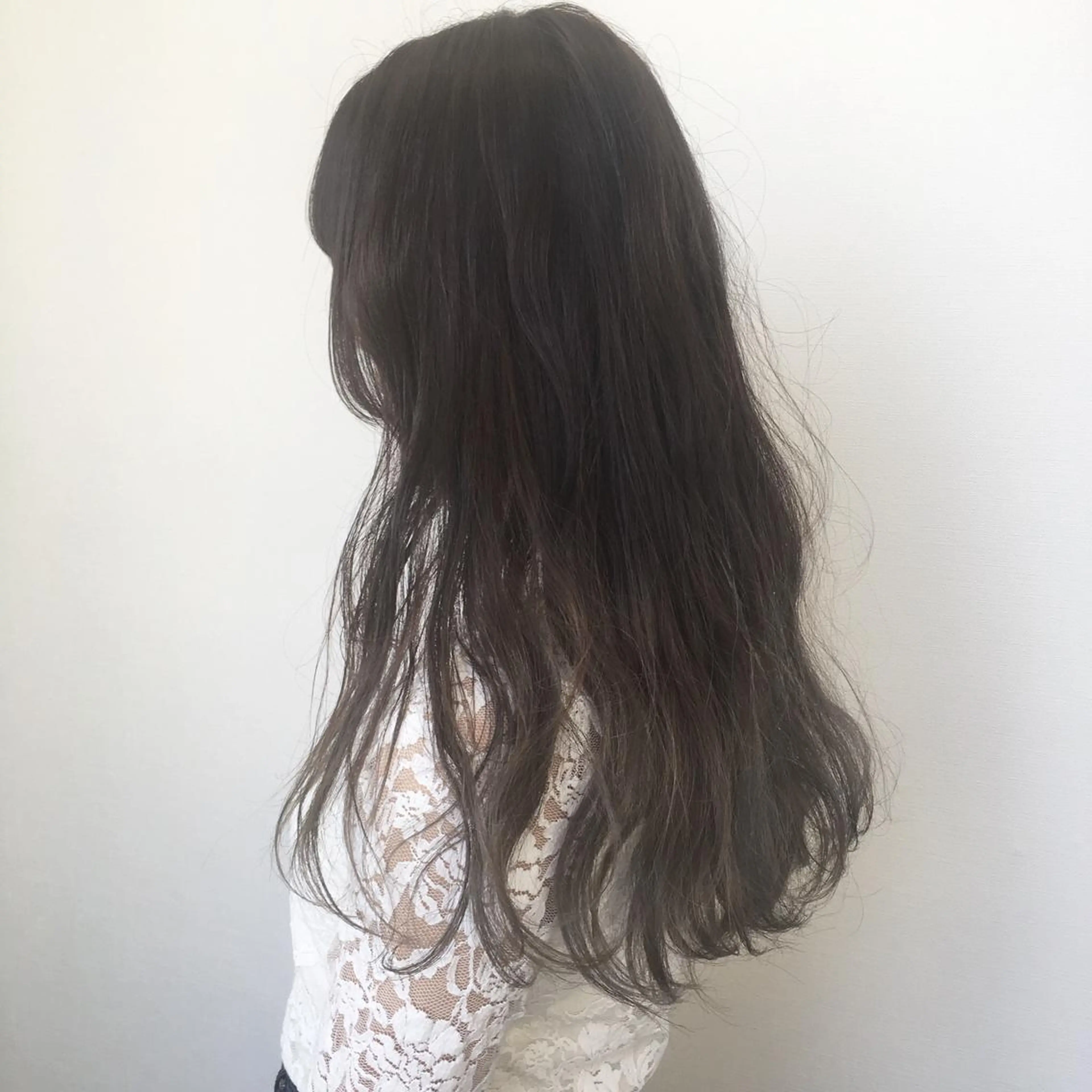 ロング カラー アッシュ ブリーチ グラデーションカラー シンマ チヒロのヘアスタイル