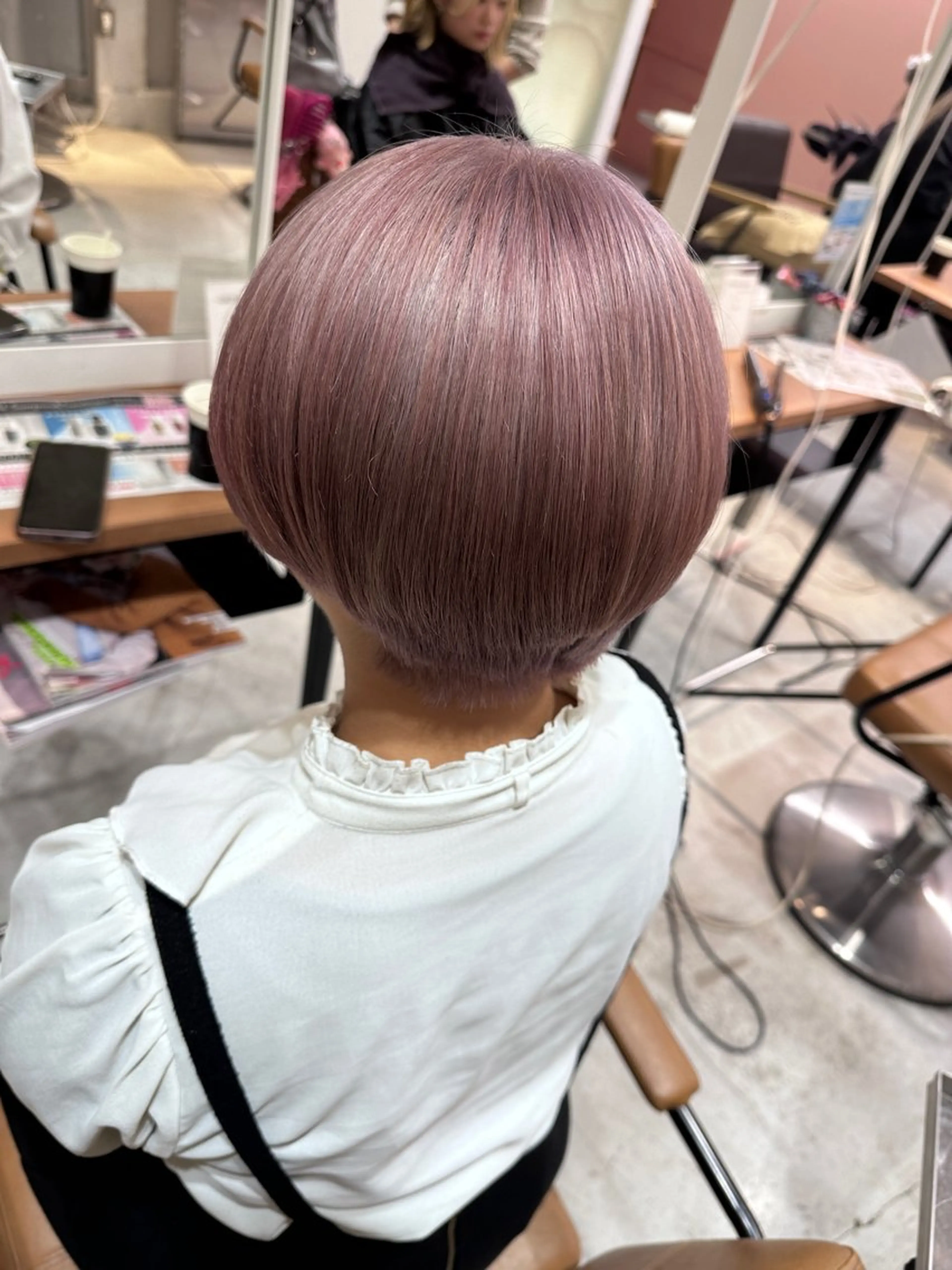 ショート カラー ベージュカラー ピンクカラー ピンクベージュ ショートヘア レイヤーブリーチ特化 ホワイト専門/岸のヘアスタイル