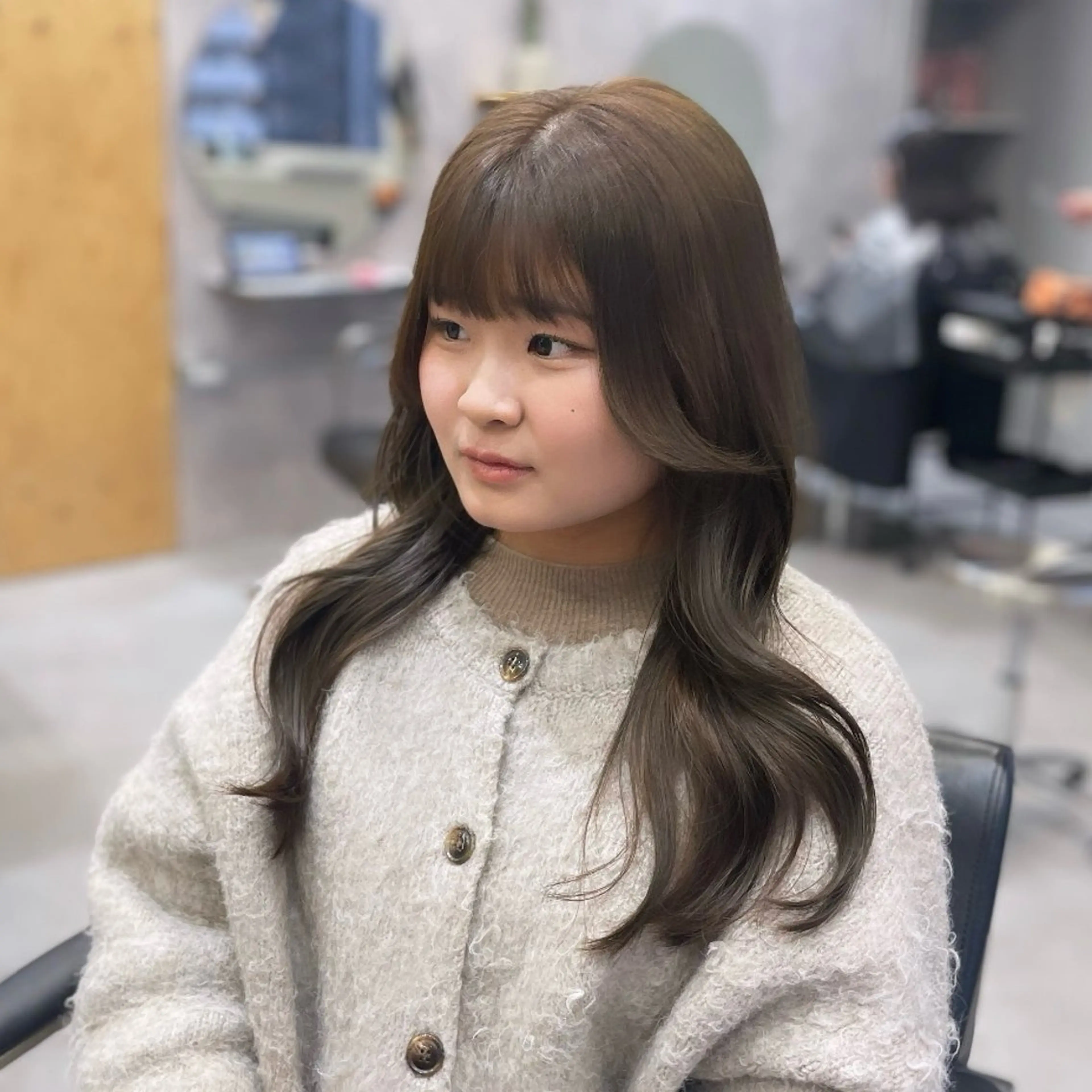 ロング カラー ベージュカラー ブリーチ 透明感カラー ダブルカラー ミルクティーベージュ カット ヘアカラー Rui/透明感カラー 暖色/レイヤーカットのヘアスタイル